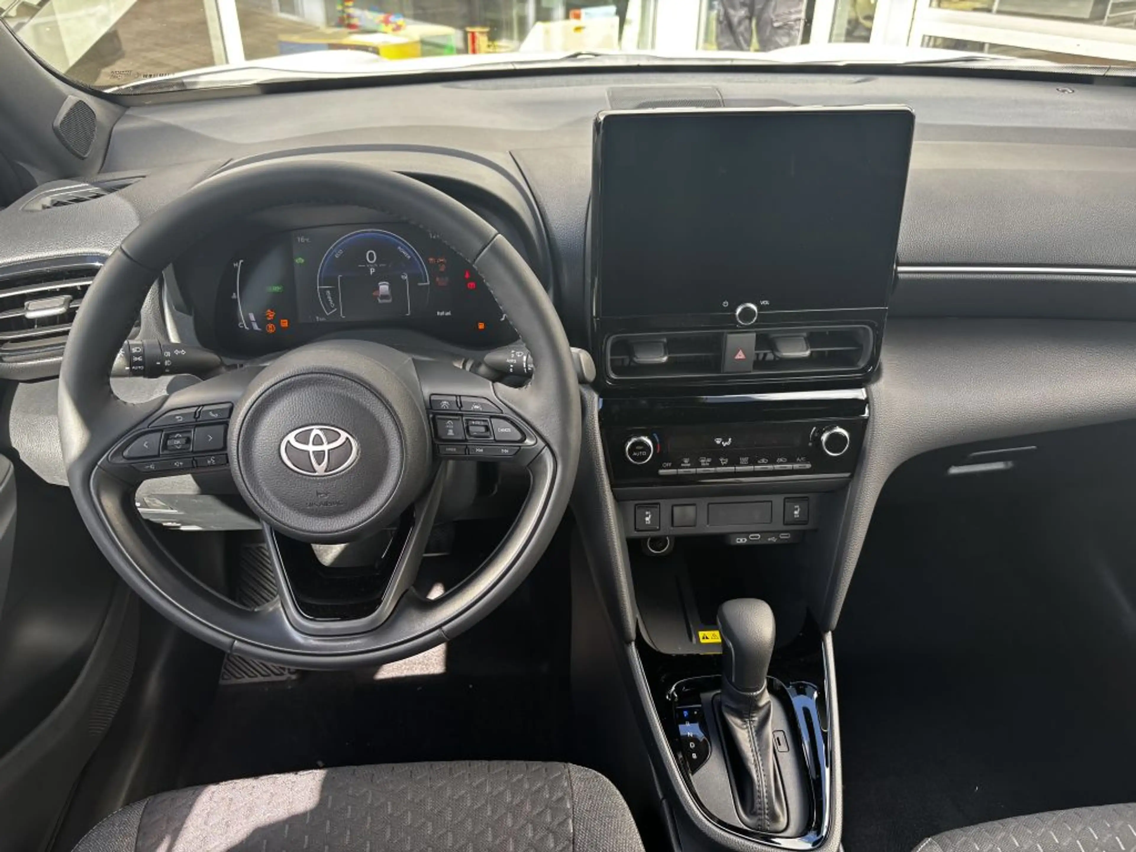 Toyota Yaris Cross Hybrid 130 1.5 VVT-i Teamplayer (XPB1) — photo 9