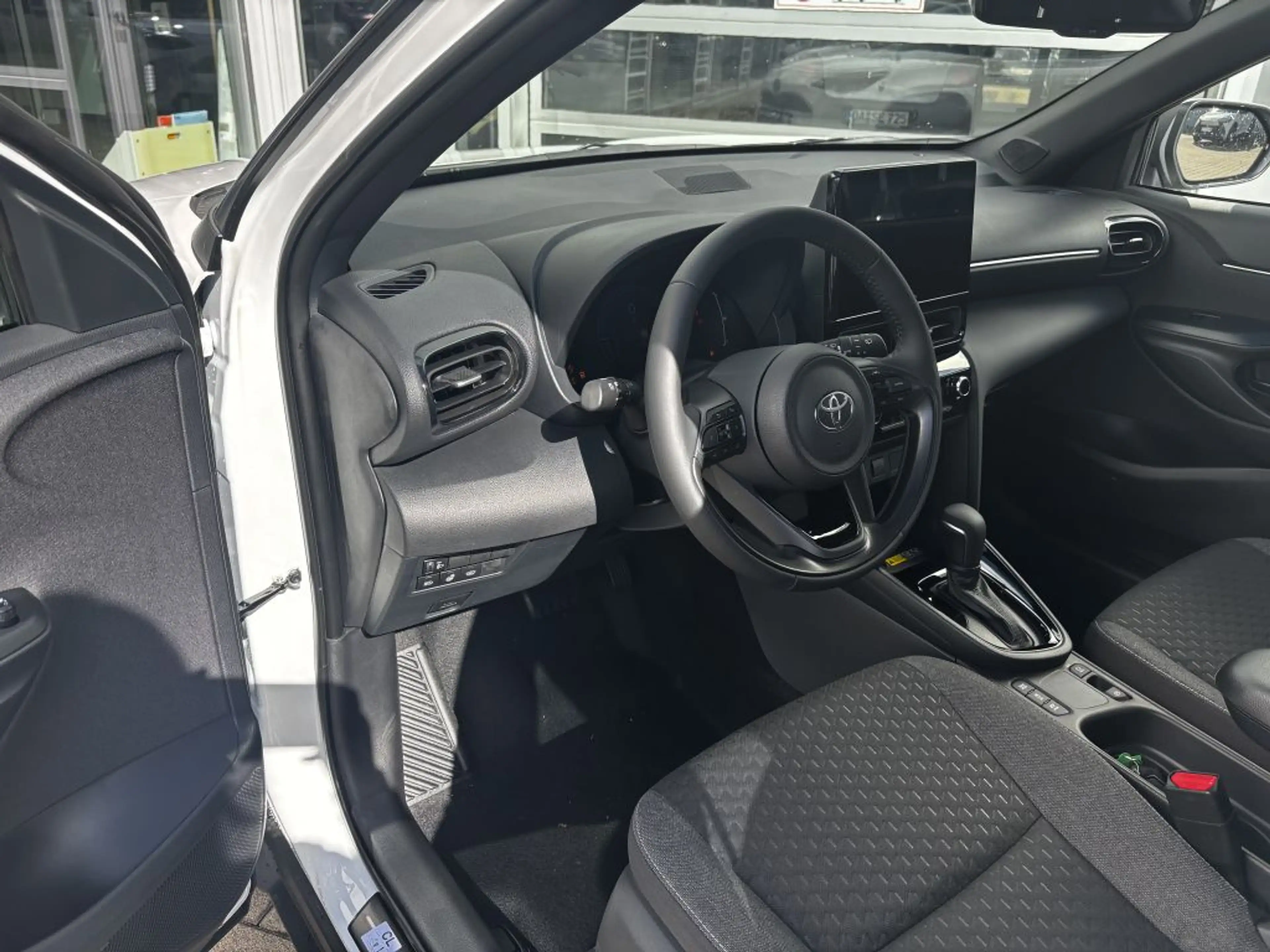 Toyota Yaris Cross Hybrid 130 1.5 VVT-i Teamplayer (XPB1) — photo 8