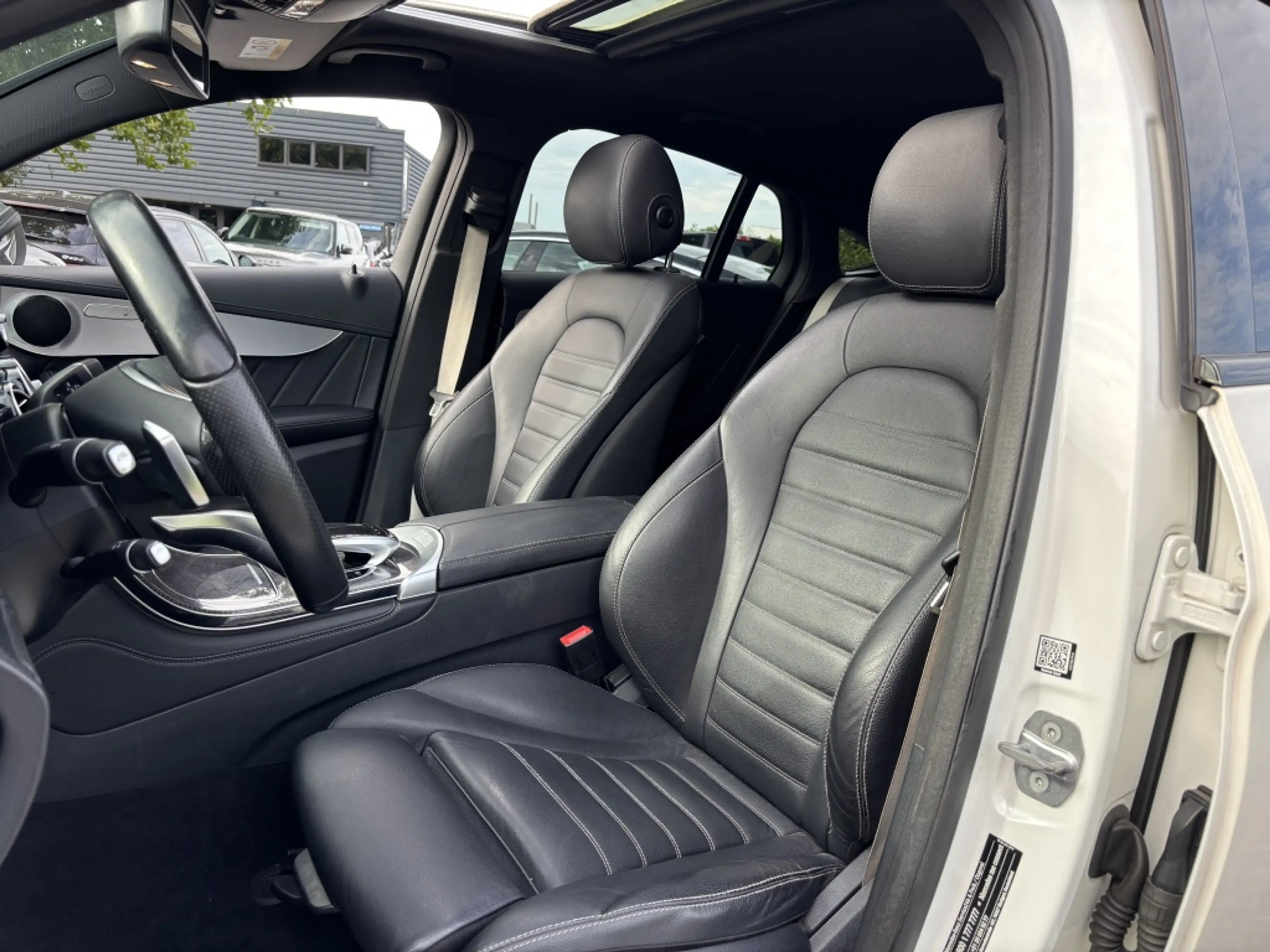 Mercedes-Benz GLC 250 Coupé 4MATIC Prestige AMG 2017 Wit Dealer Auto — photo 15