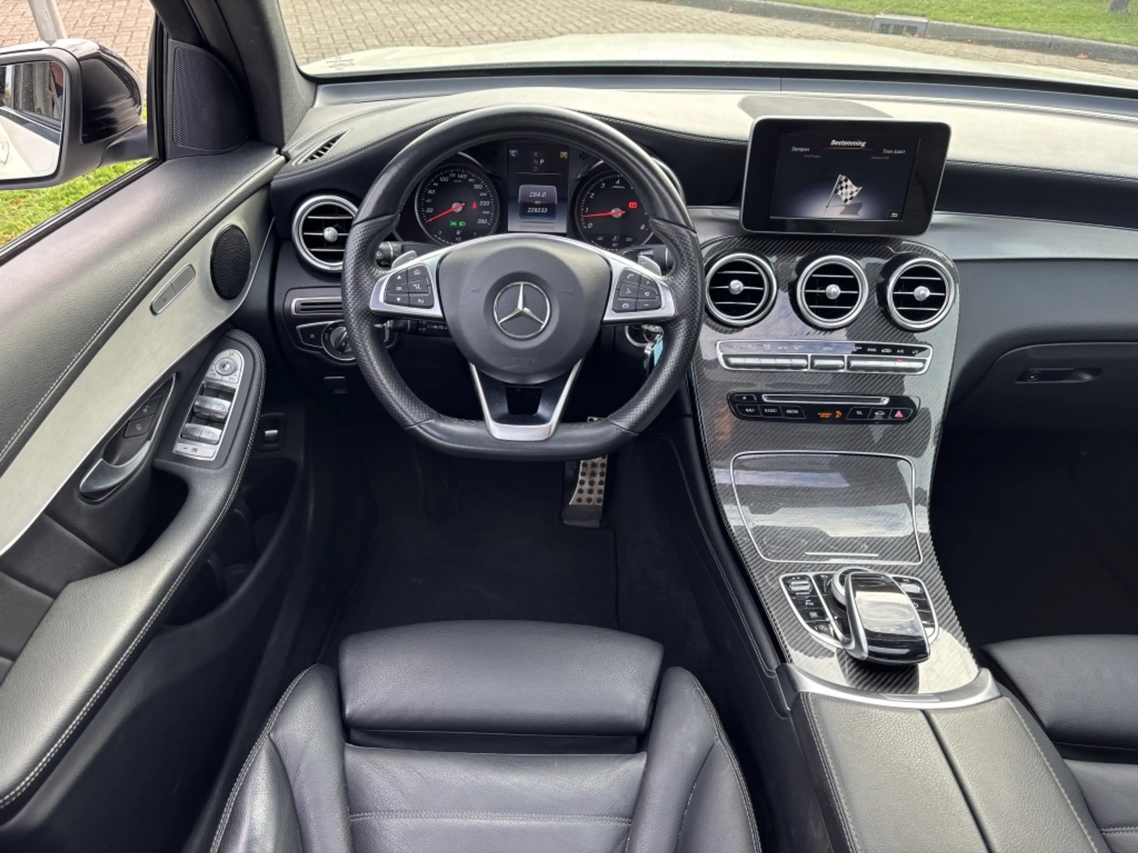 Mercedes-Benz GLC 250 Coupé 4MATIC Prestige AMG 2017 Wit Dealer Auto — photo 12