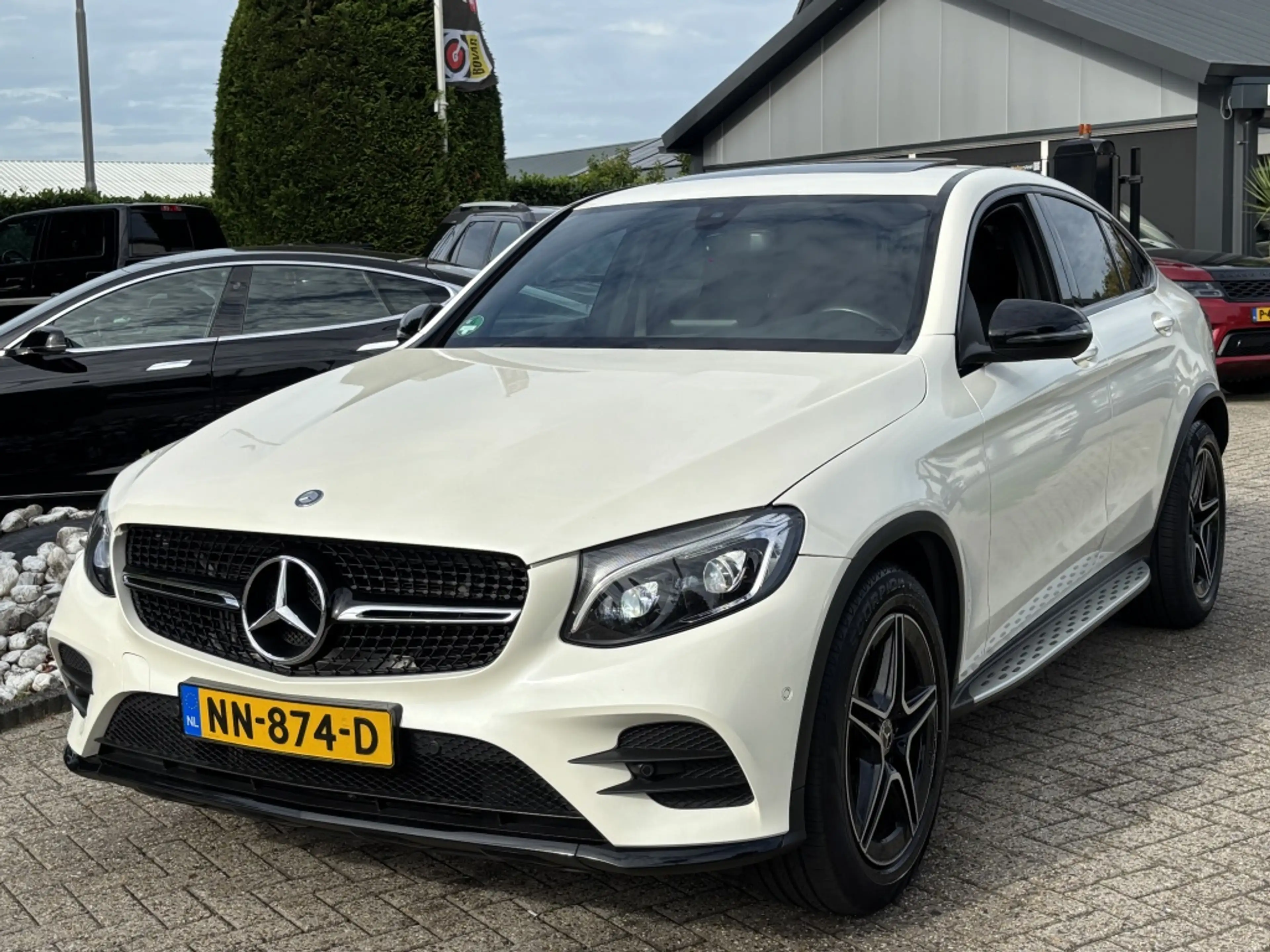 Mercedes-Benz GLC 250 Coupé 4MATIC Prestige AMG 2017 Wit Dealer Auto
