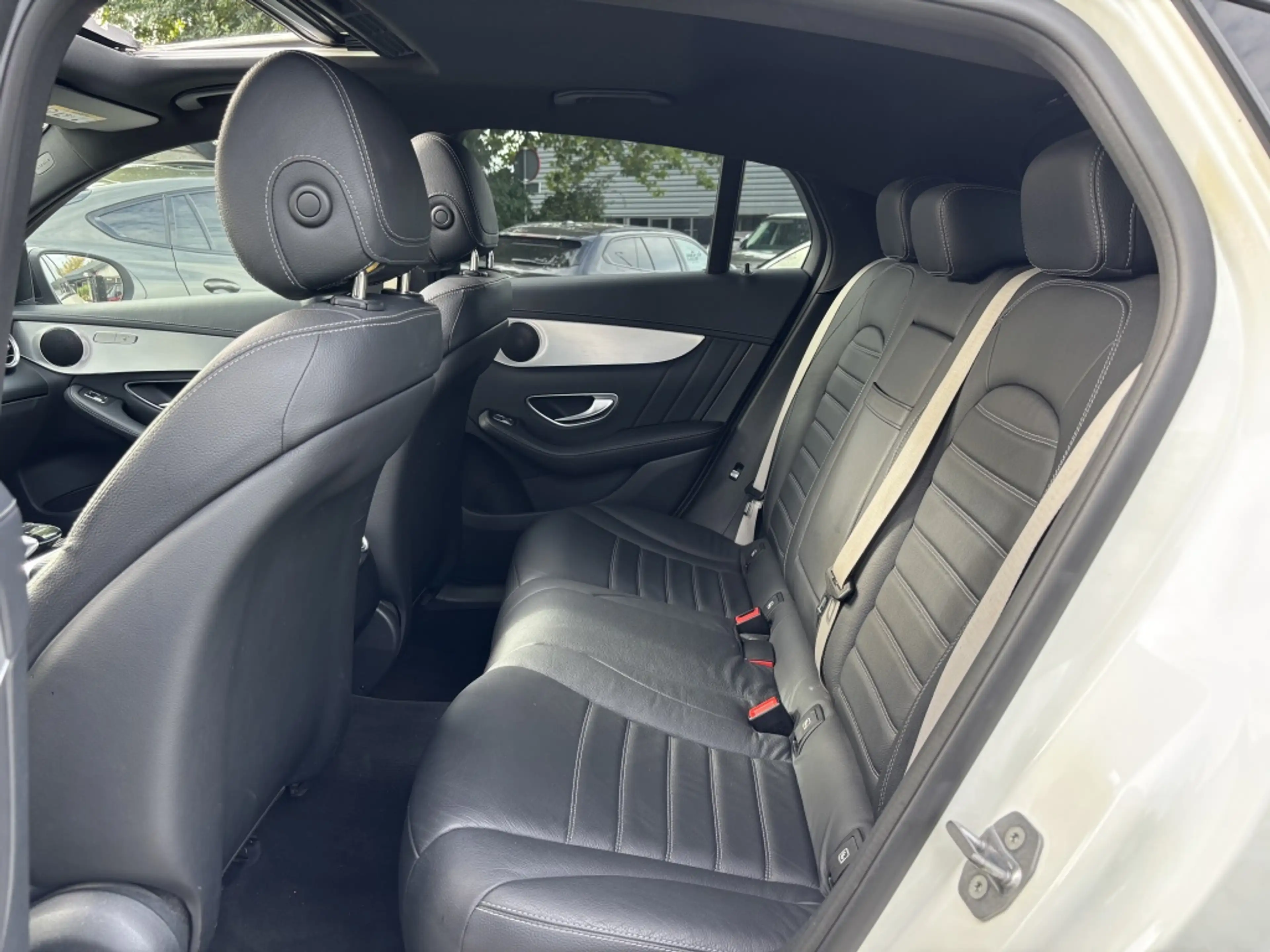 Mercedes-Benz GLC 250 Coupé 4MATIC Prestige AMG 2017 Wit Dealer Auto — photo 11