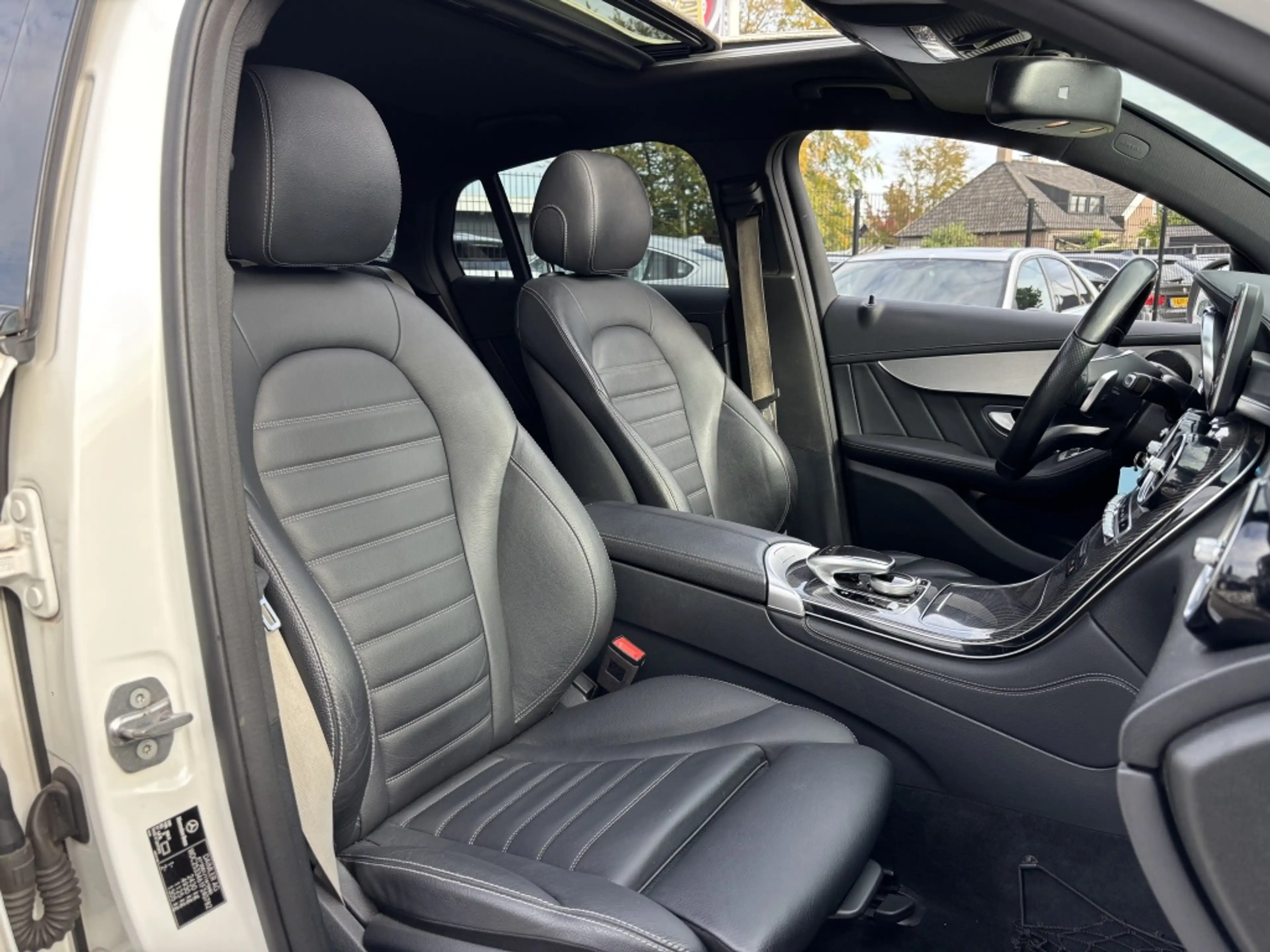Mercedes-Benz GLC 250 Coupé 4MATIC Prestige AMG 2017 Wit Dealer Auto — photo 14