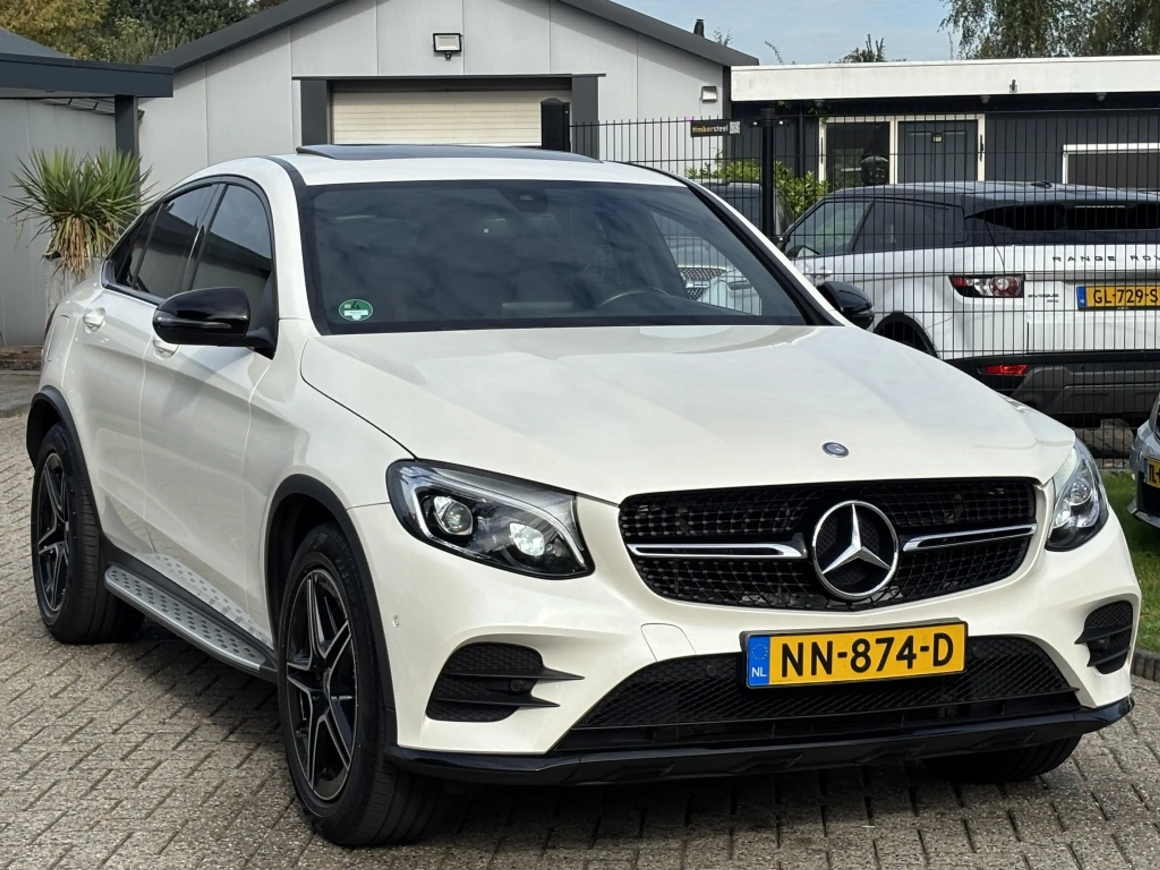 Mercedes-Benz GLC 250 Coupé 4MATIC Prestige AMG 2017 Wit Dealer Auto — photo 3