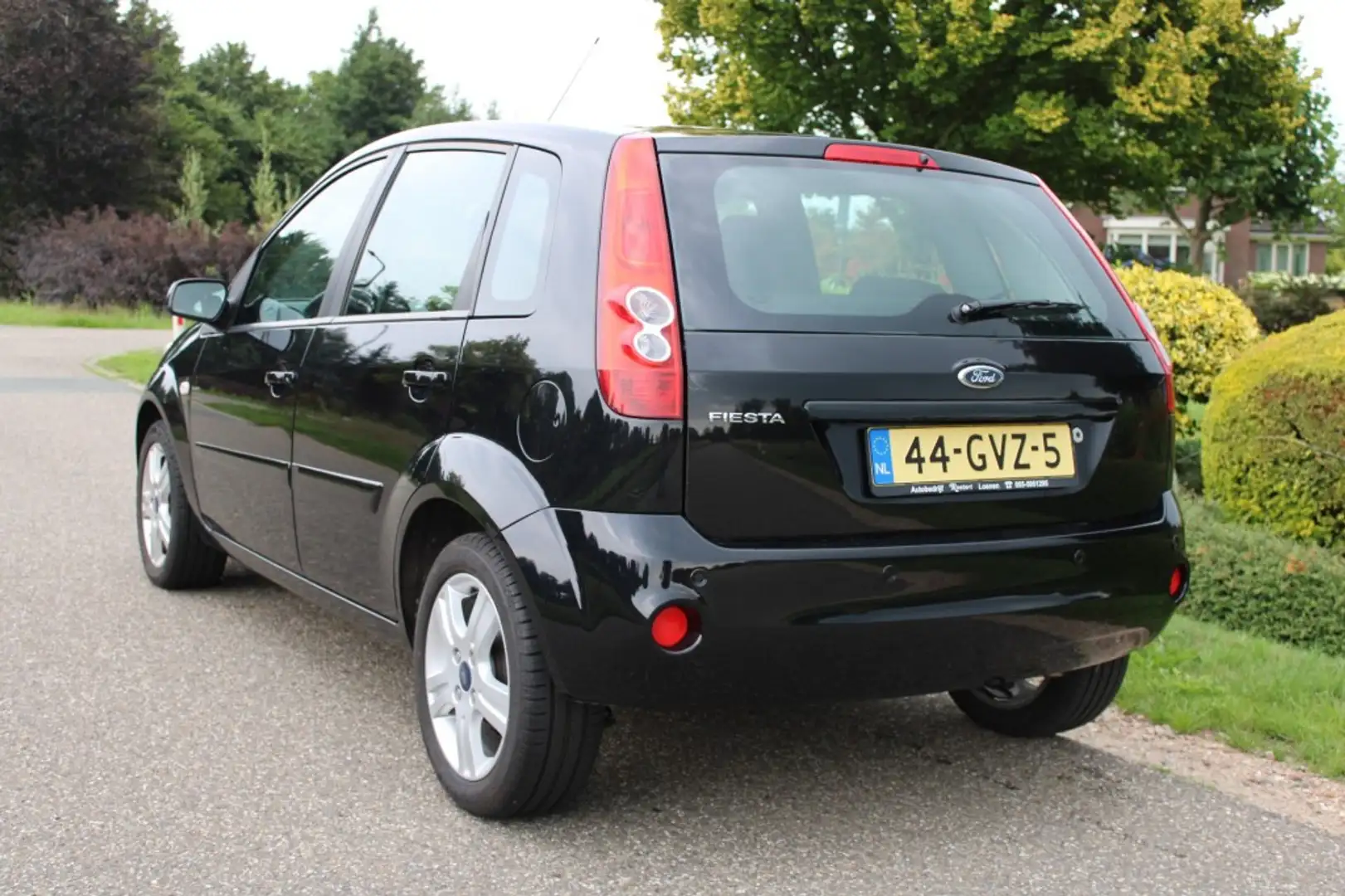 Ford Fiesta 1.3 69pk Futura XL ECC/elek pakket/lichtmetaal Zwart - 2