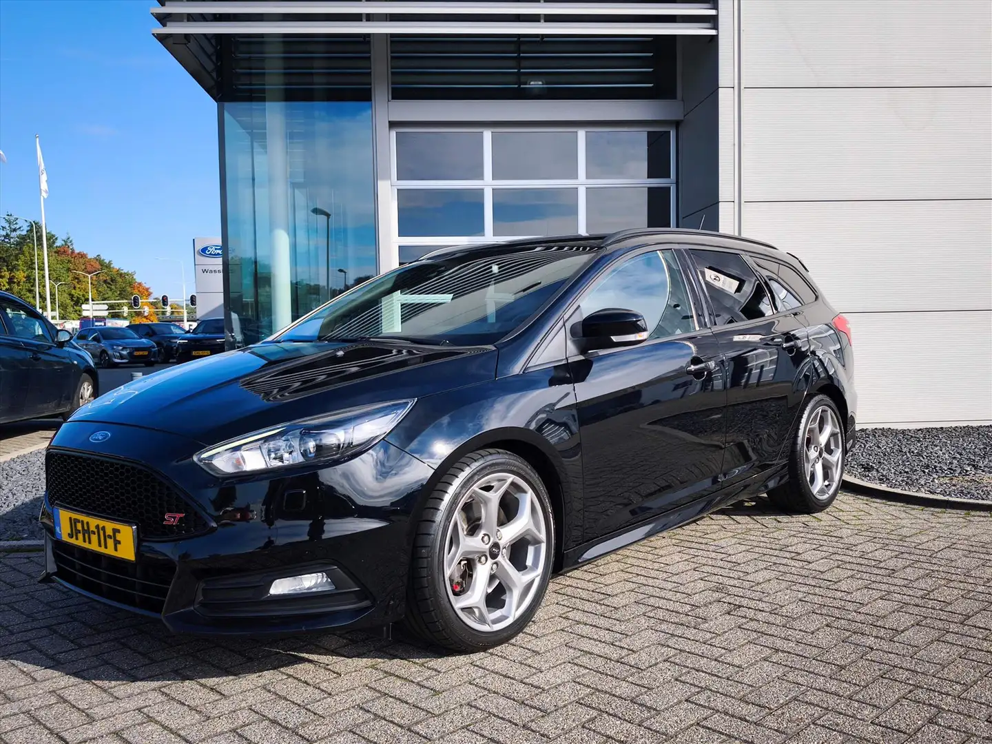Ford Focus 2.0 EcoBoost 250pk ST-2 | Navigatie | Xenon | Stoe Zwart - 2