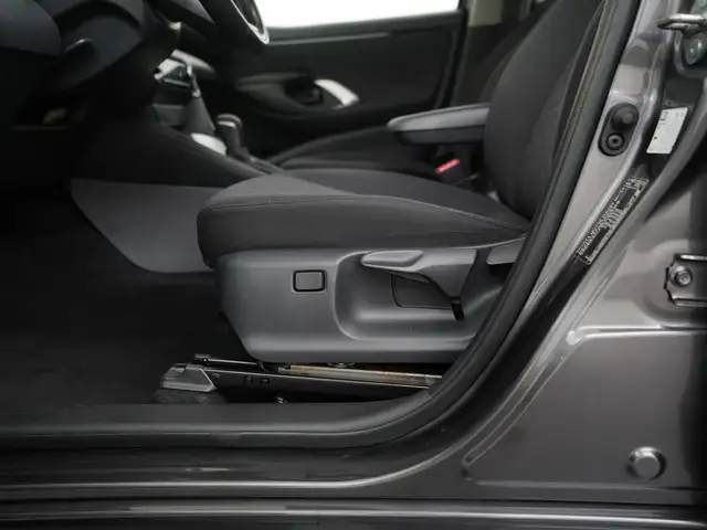 Toyota Yaris view 25