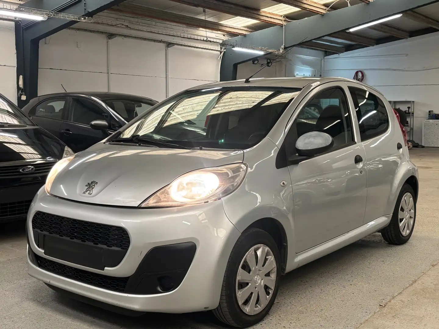 Peugeot 107 *Déjà prêt à immatriculer* Stříbrná - 1