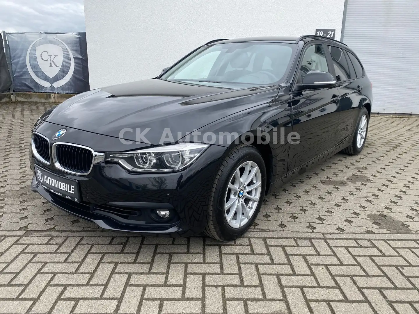 BMW 320 I Touring Advantage Automatik/Navi/LED/PDC Schwarz - 1