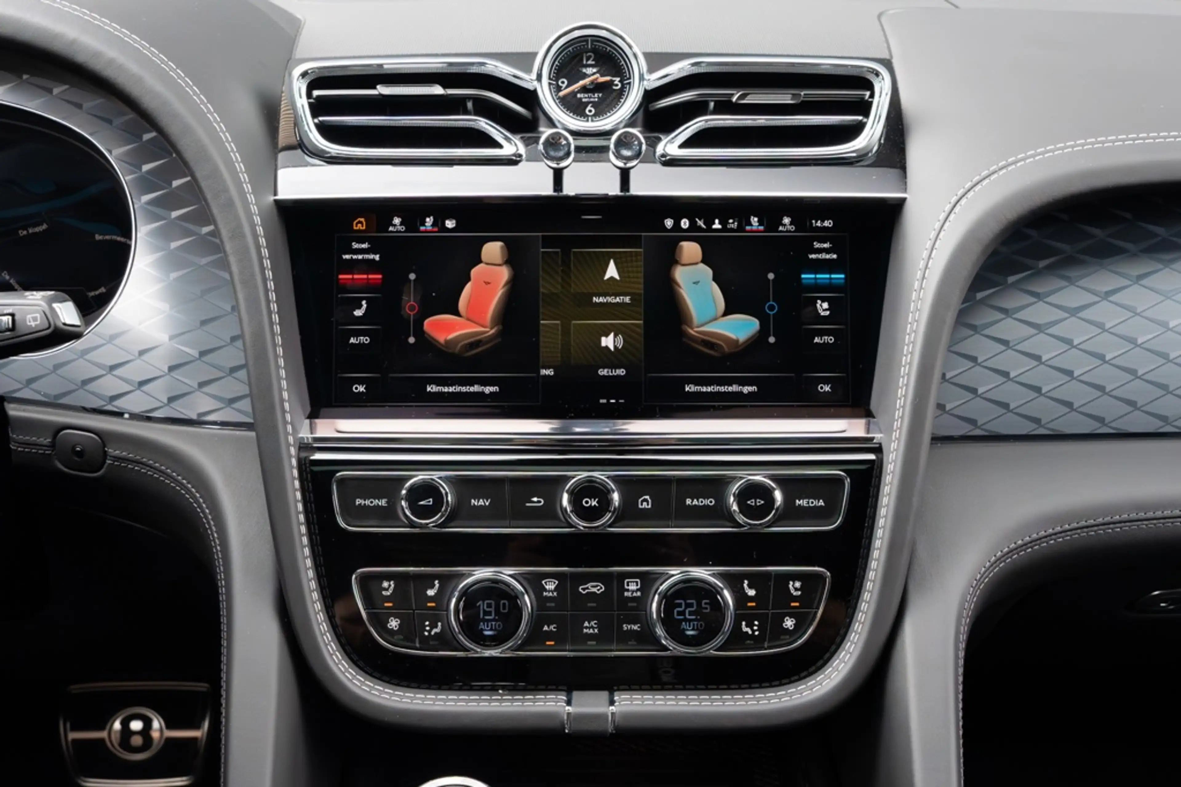 Bentley Bentayga 4.0 V8 Azure — photo 15