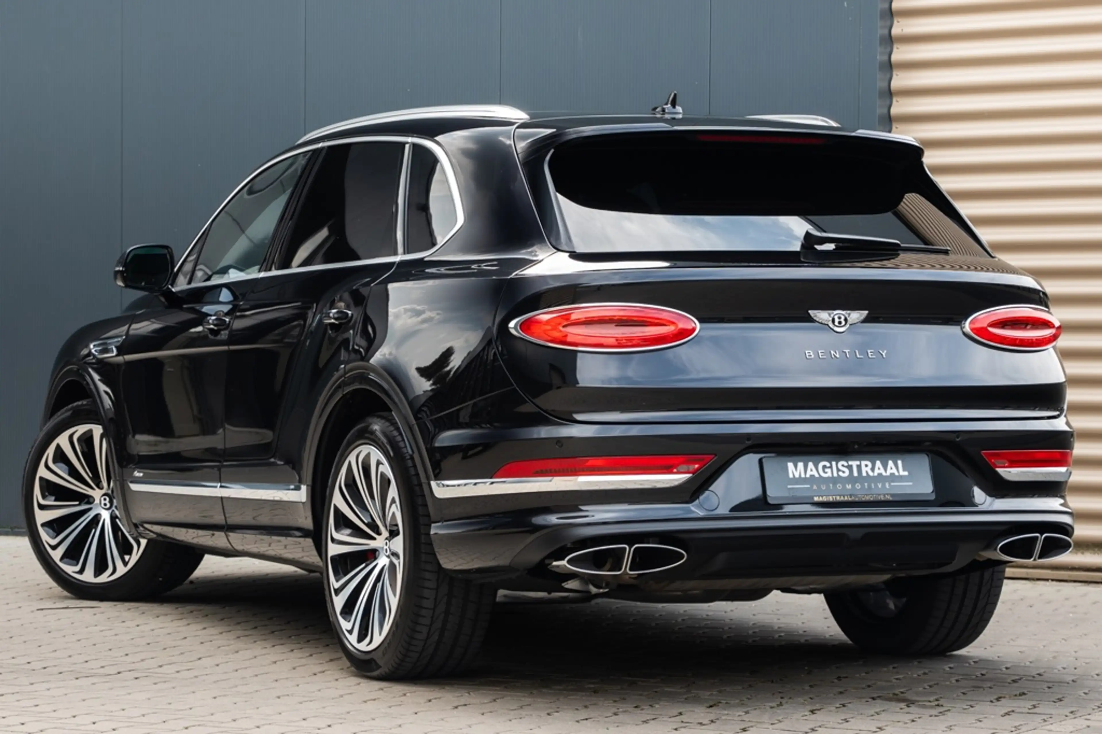 Bentley Bentayga 4.0 V8 Azure — photo 3