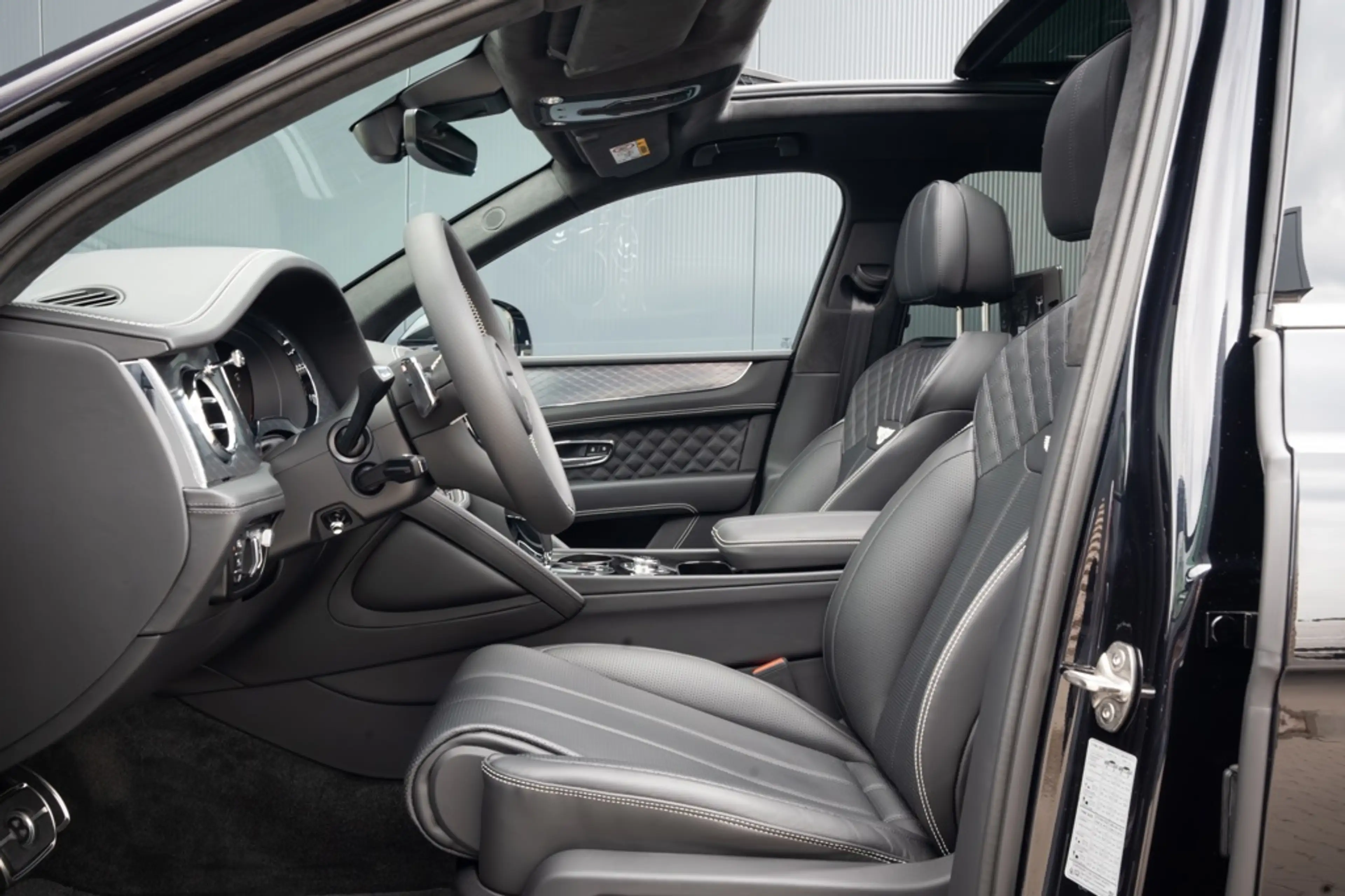 Bentley Bentayga 4.0 V8 Azure — photo 4