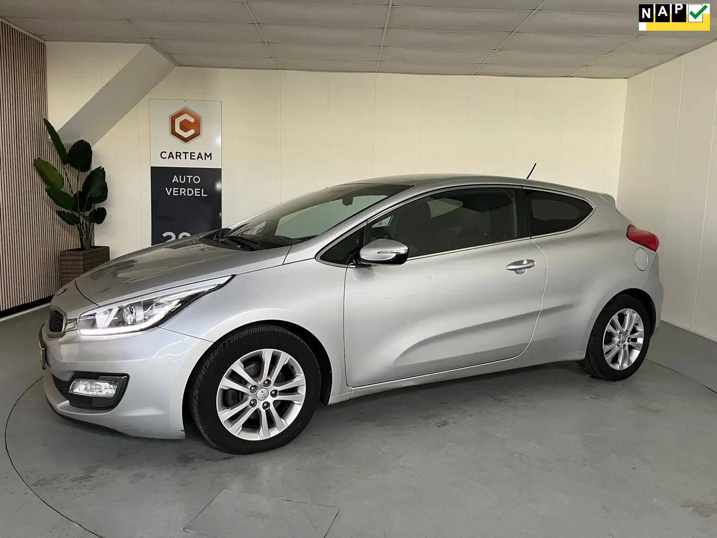 Kia Ceed / cee'd CEE D CEE D Airco, LMV Nieuwe APK !! Grijs - 1