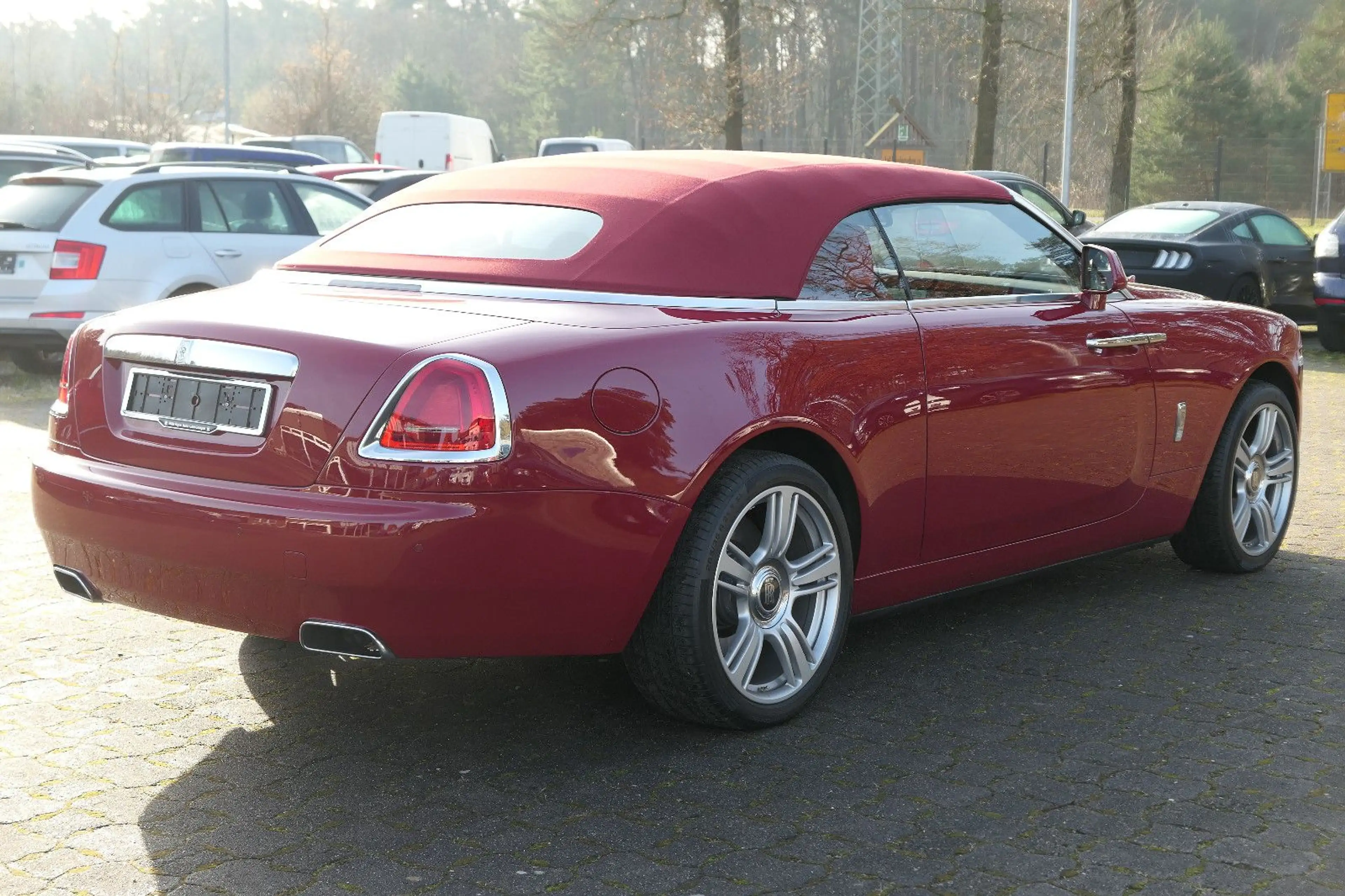 Rolls-Royce Dawn — photo 5