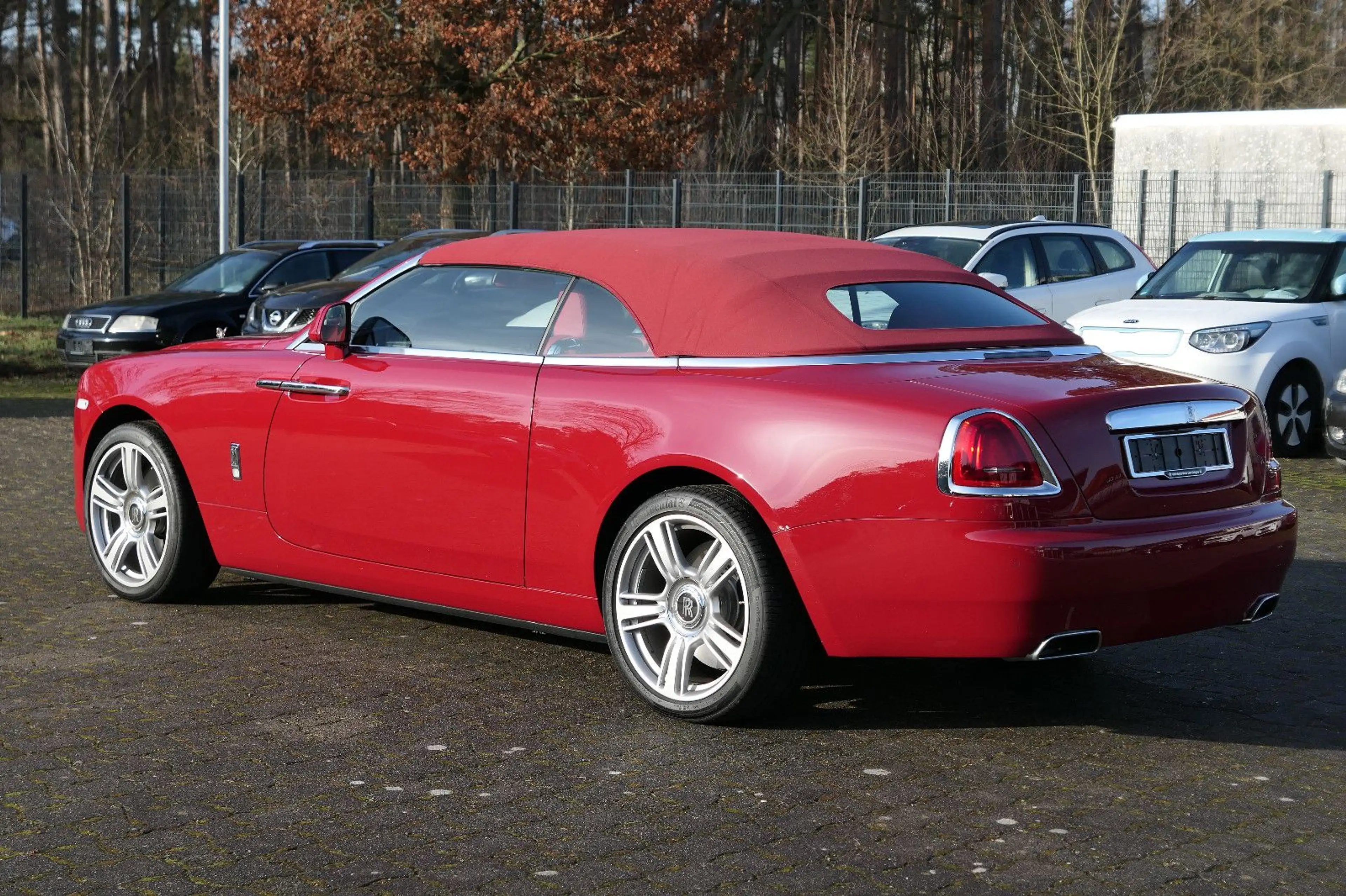Rolls-Royce Dawn — photo 3