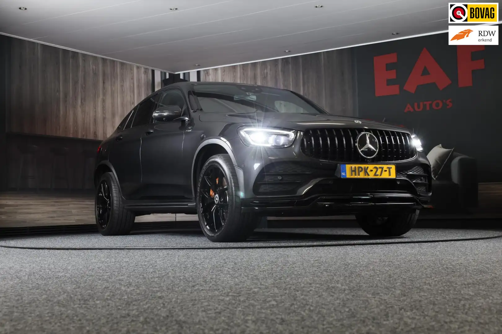 Mercedes-Benz GLC 300 Coupé 300e 4MATIC AMG 63 Look / Memory / Digital C Grijs - 1