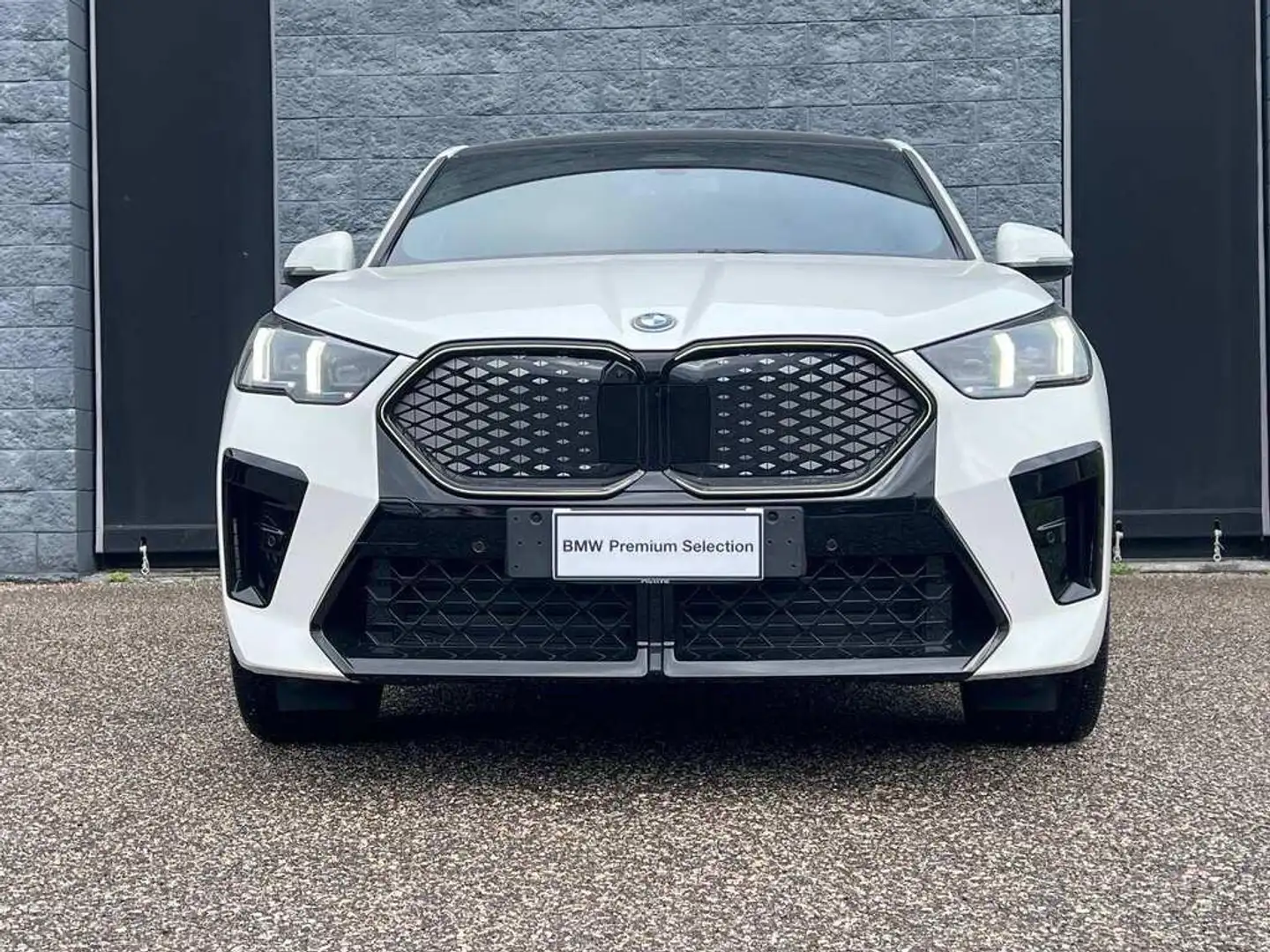 BMW iX2 xDrive 30 MSport Bianco - 2