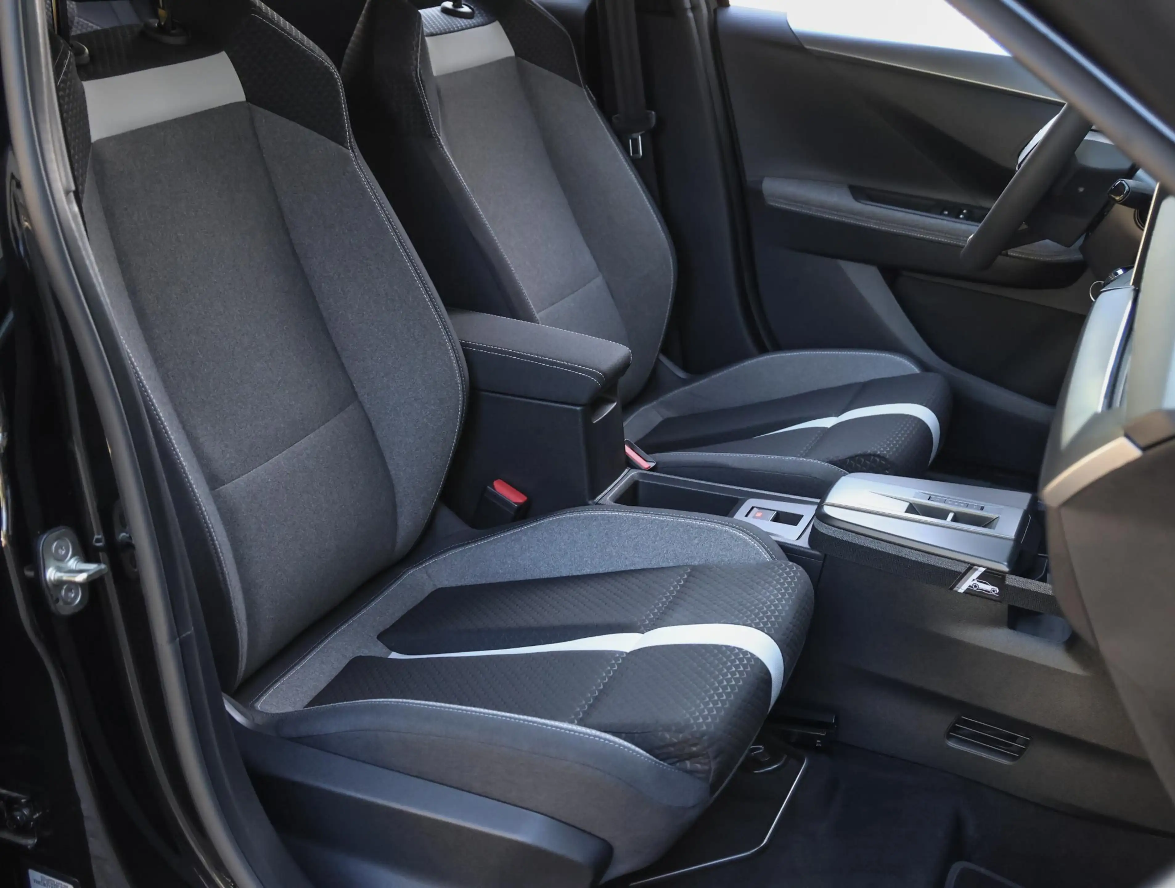 Opel Frontera Electric GS 54 kWh 113pk | Navigatie | Stoel- en s — photo 9