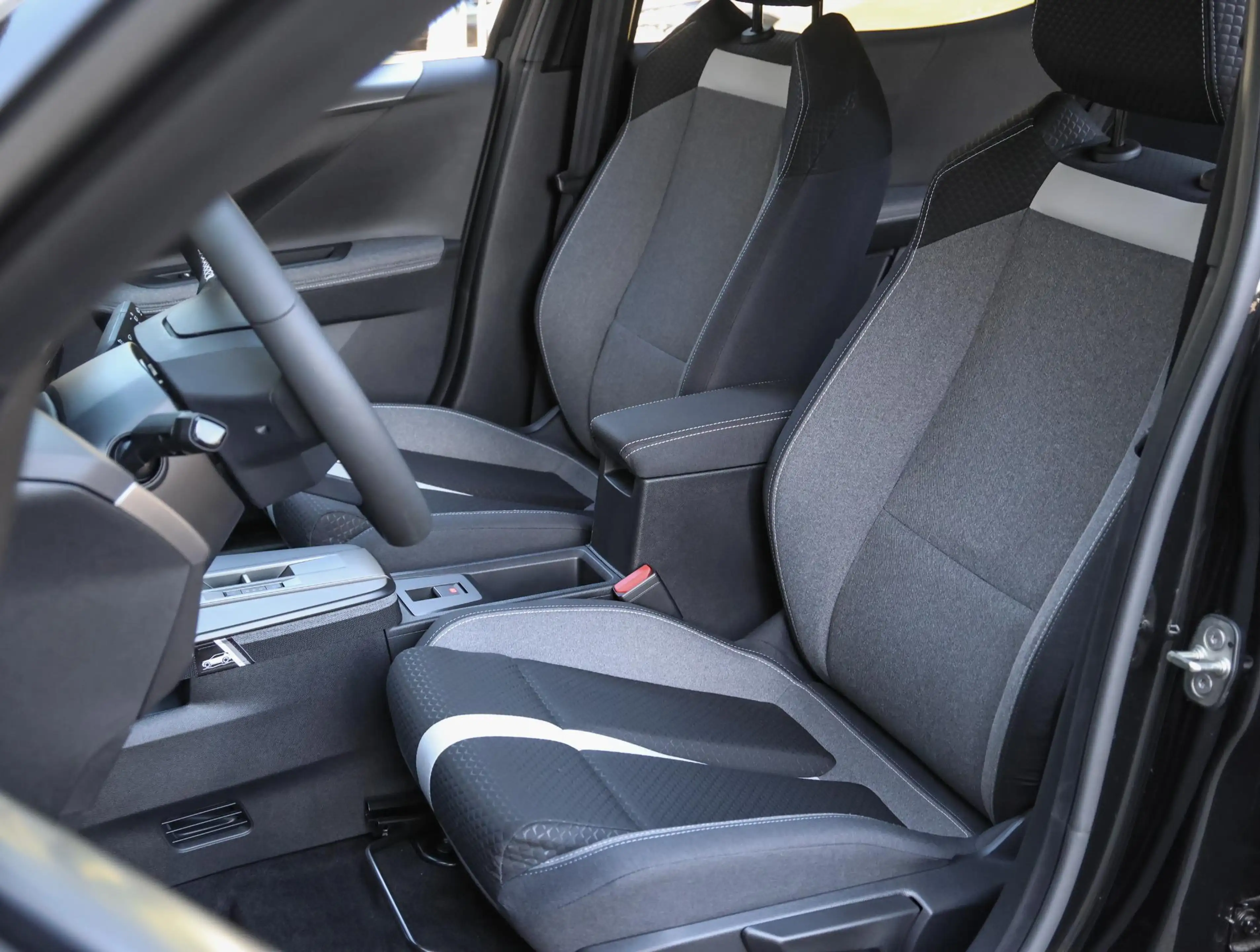 Opel Frontera Electric GS 54 kWh 113pk | Navigatie | Stoel- en s — photo 11