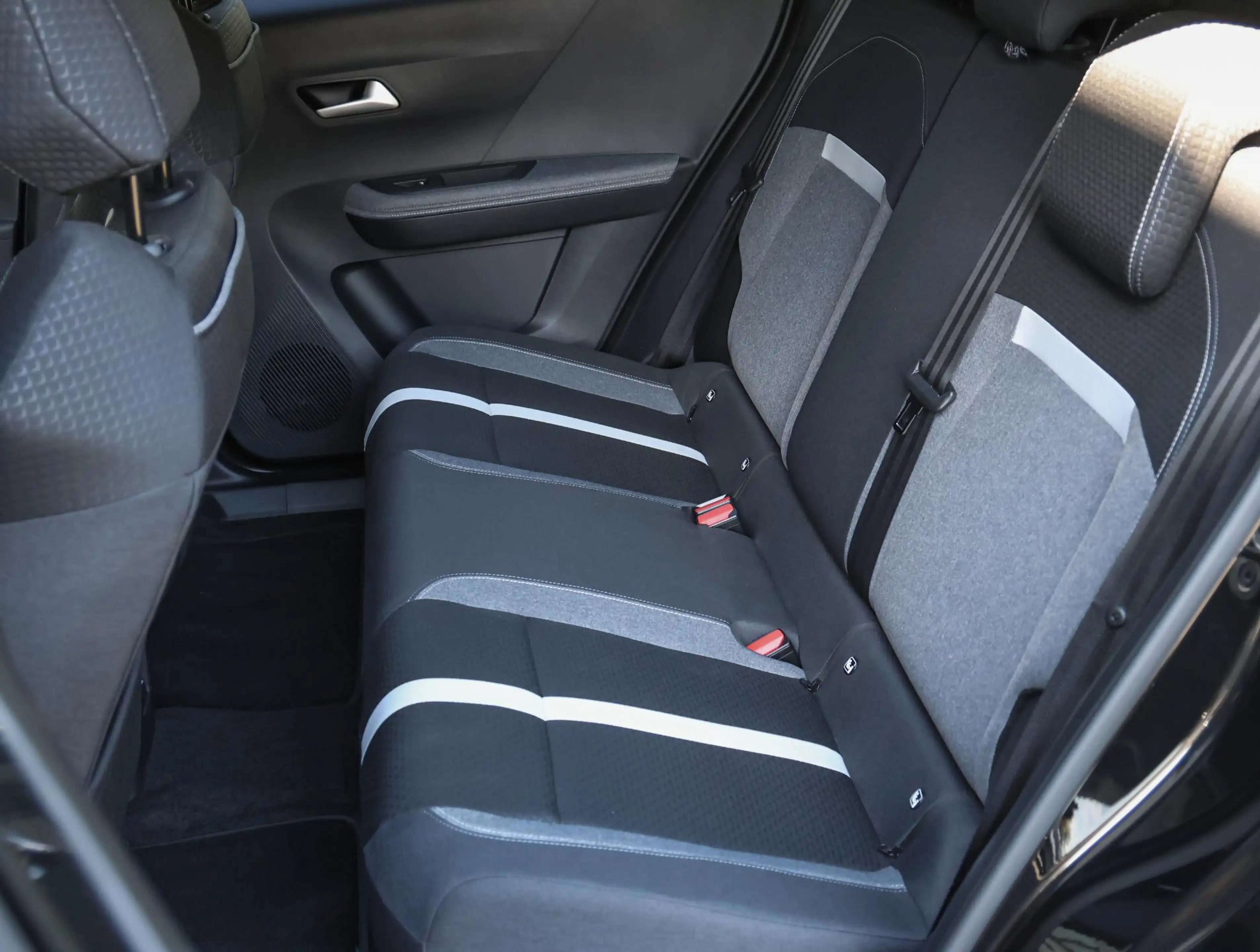 Opel Frontera Electric GS 54 kWh 113pk | Navigatie | Stoel- en s — photo 15