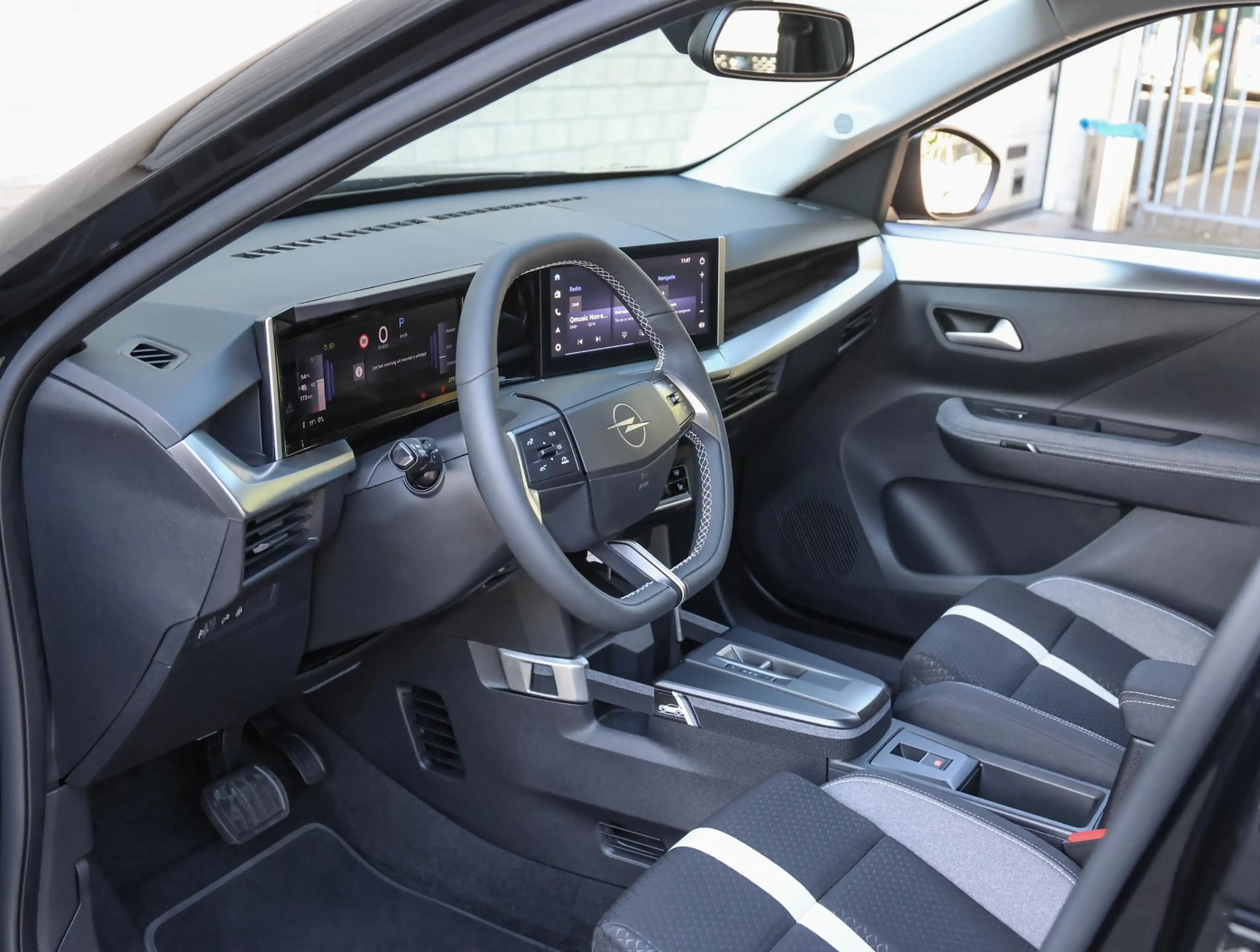 Opel Frontera Electric GS 54 kWh 113pk | Navigatie | Stoel- en s — photo 10