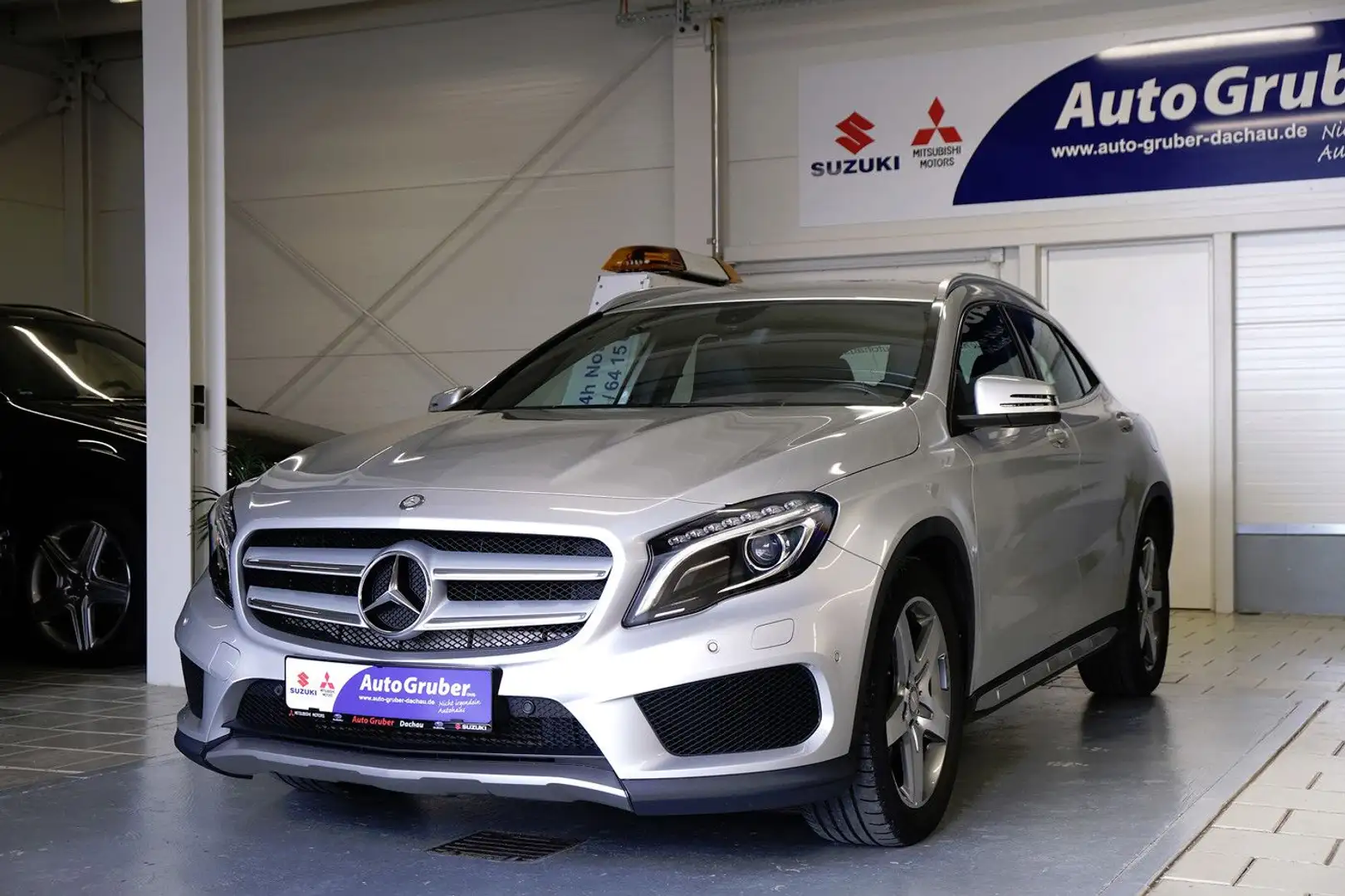 Mercedes-Benz GLA 200 Navi*Kamera*PDC*USB*Sthz*Temp.*Schaltwip srebrna - 2