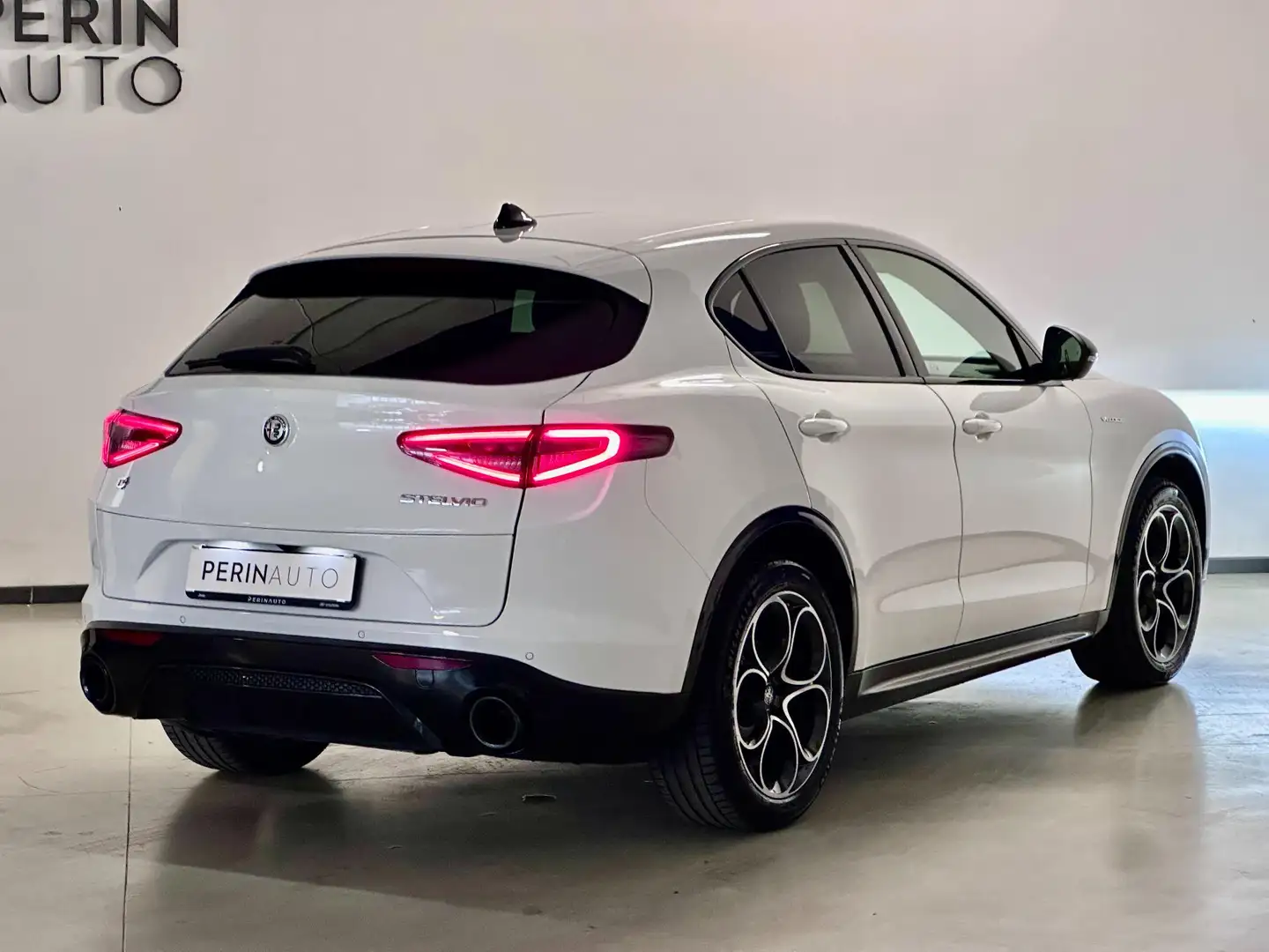 Alfa Romeo Stelvio 2.2 t Veloce Q4 210cv auto Белый - 2