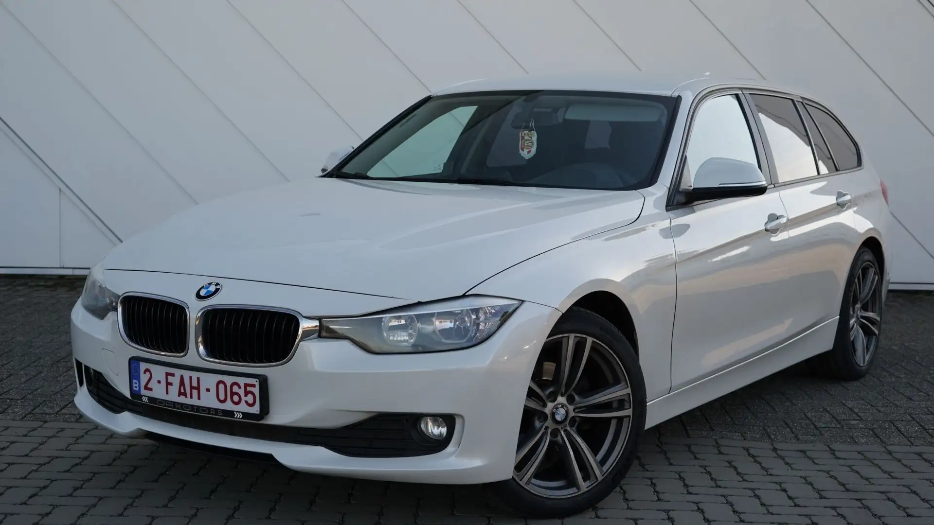 BMW 318 318d Touring Aut. Blue Performance Luxury Line Fehér - 1