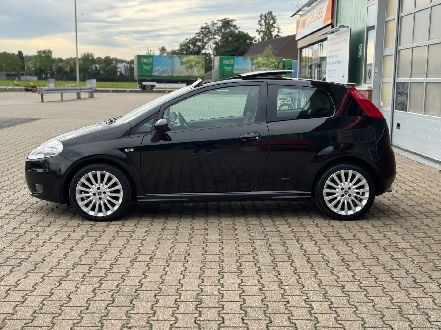 Fiat Grande Punto 1.4 16V Sport Panoramadach  1.Hand Schwarz - 2