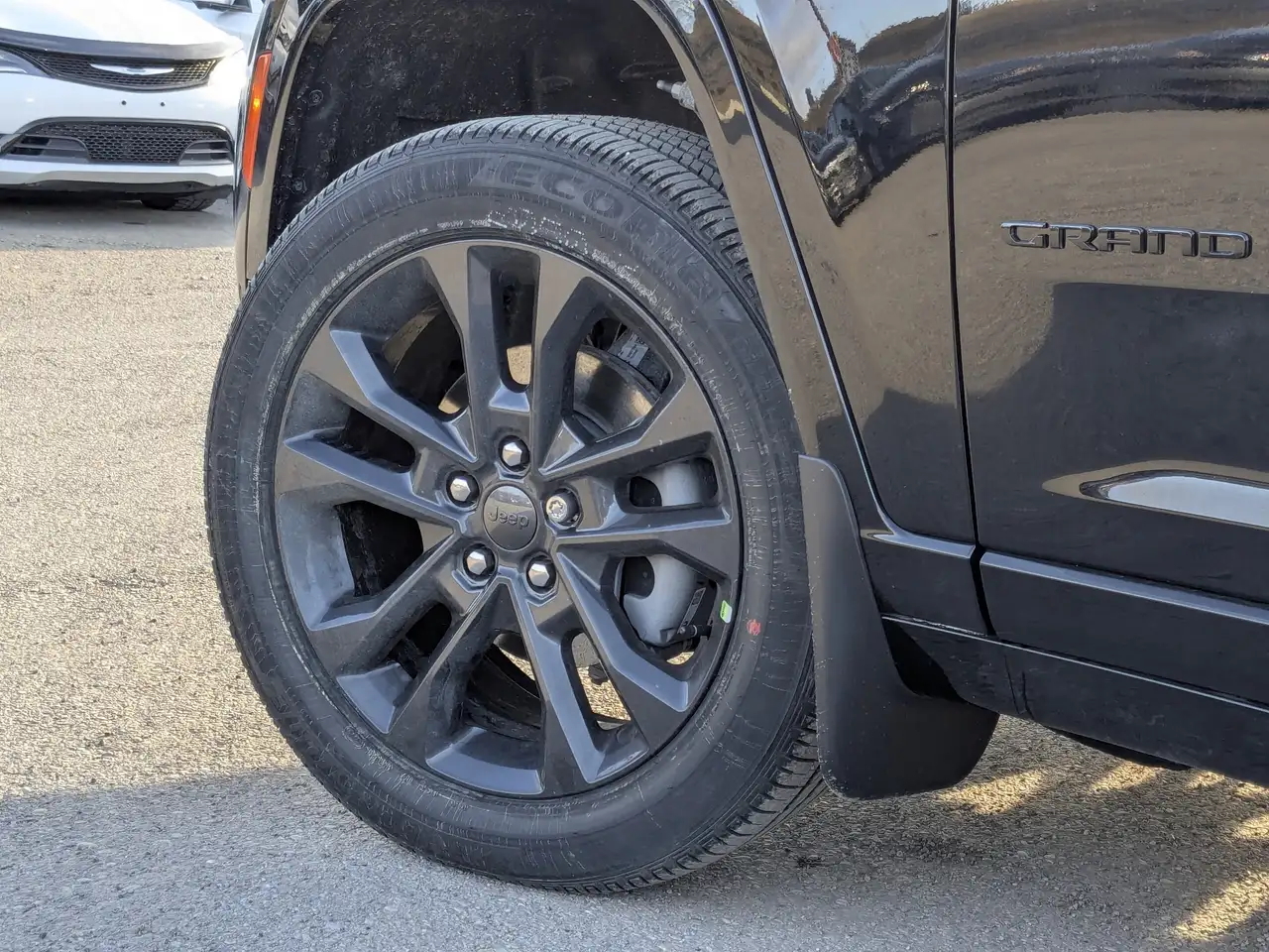 Jeep Grand Cherokee снимка Jeep Grand Cherokee