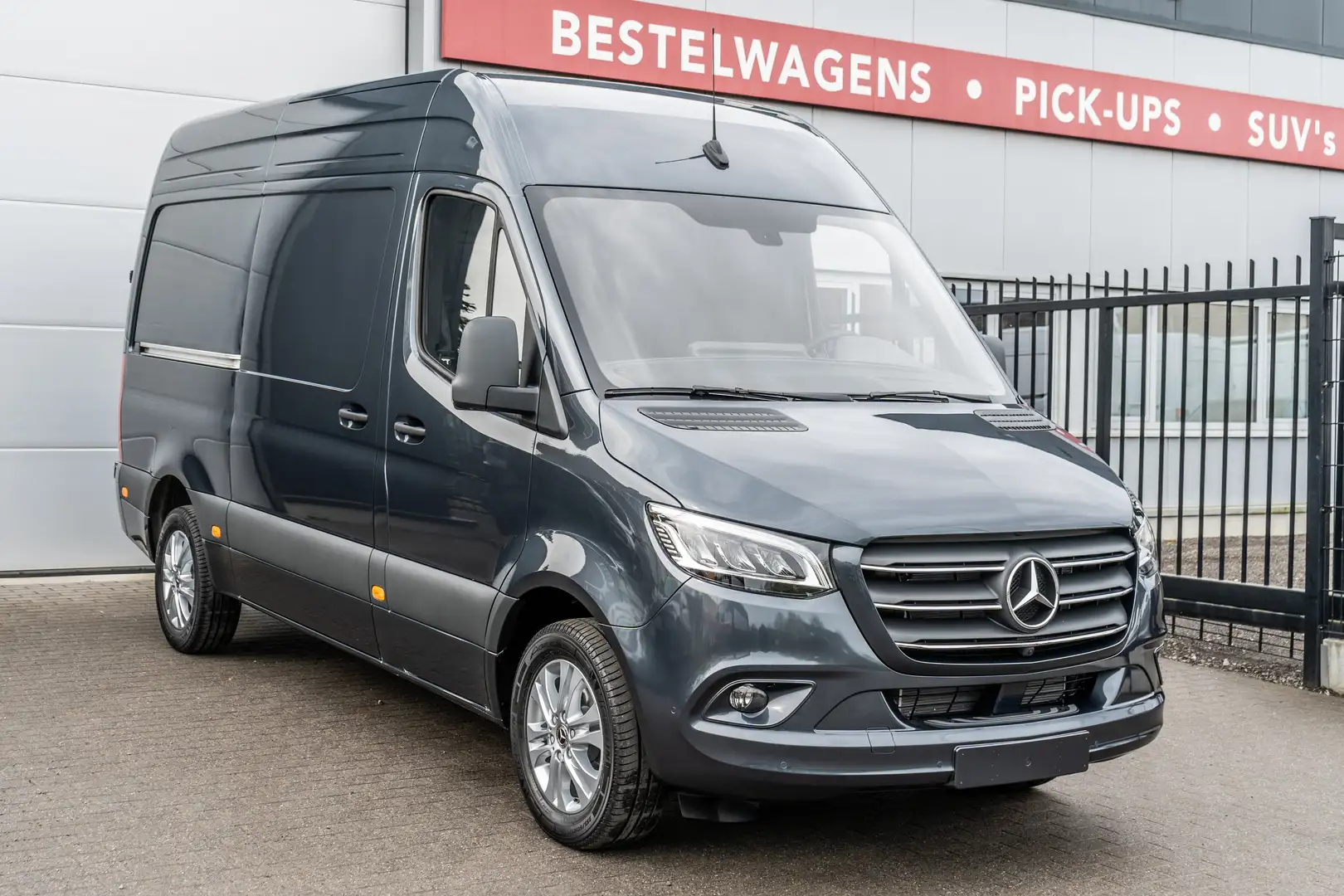 Mercedes-Benz Sprinter 319 L2H2 - Adaptive cc / Trekhaak 3.5T - 57.000ex Grey - 1