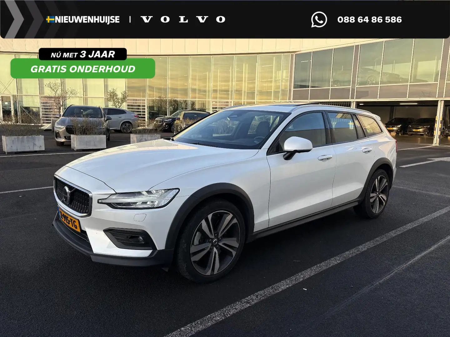 Volvo V60 Cross Country 2.0 B5 AWD Ultimate | Bowers & Wilkins audio | Voo Blanc - 1