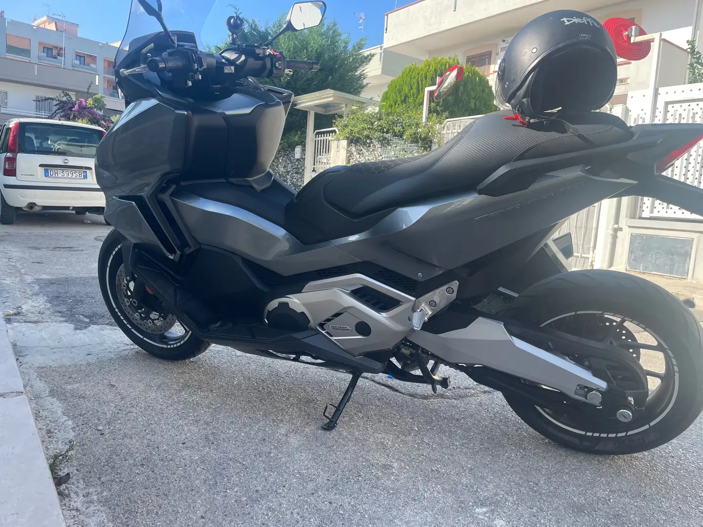 Honda Forza 750 Gris - 2