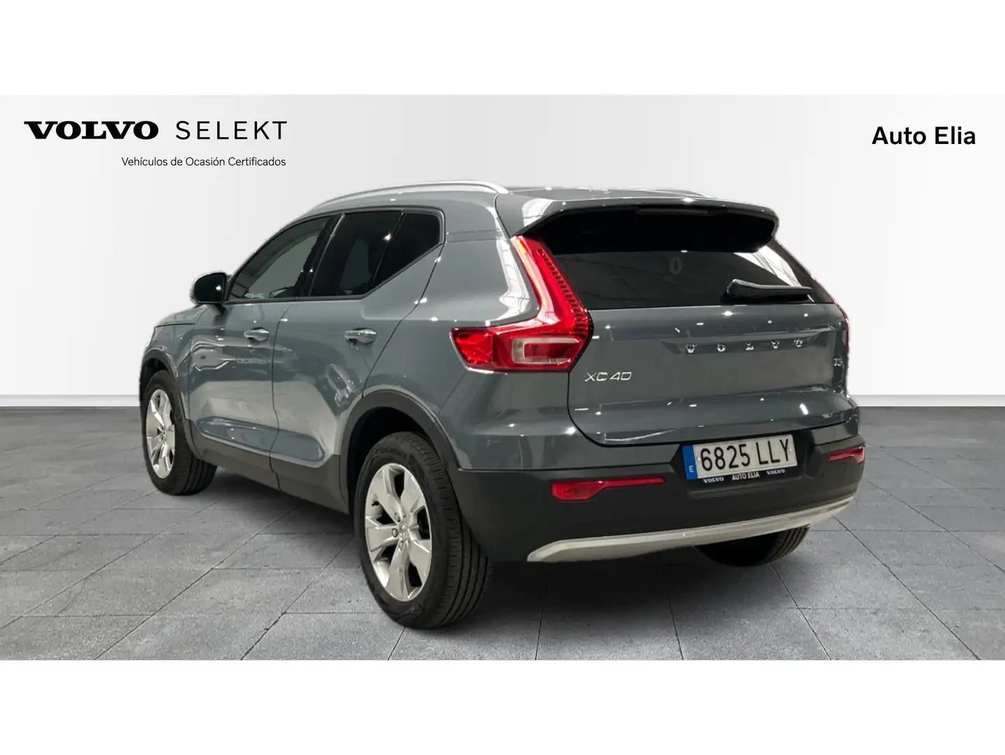 Volvo XC40 T3 Momentum Pro Aut. Grau - 2