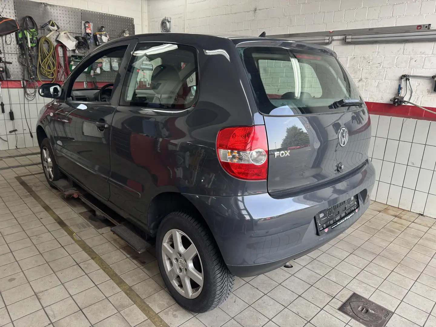 Volkswagen Fox Klima Allwetter / TÜV & Service NEU Grau - 2