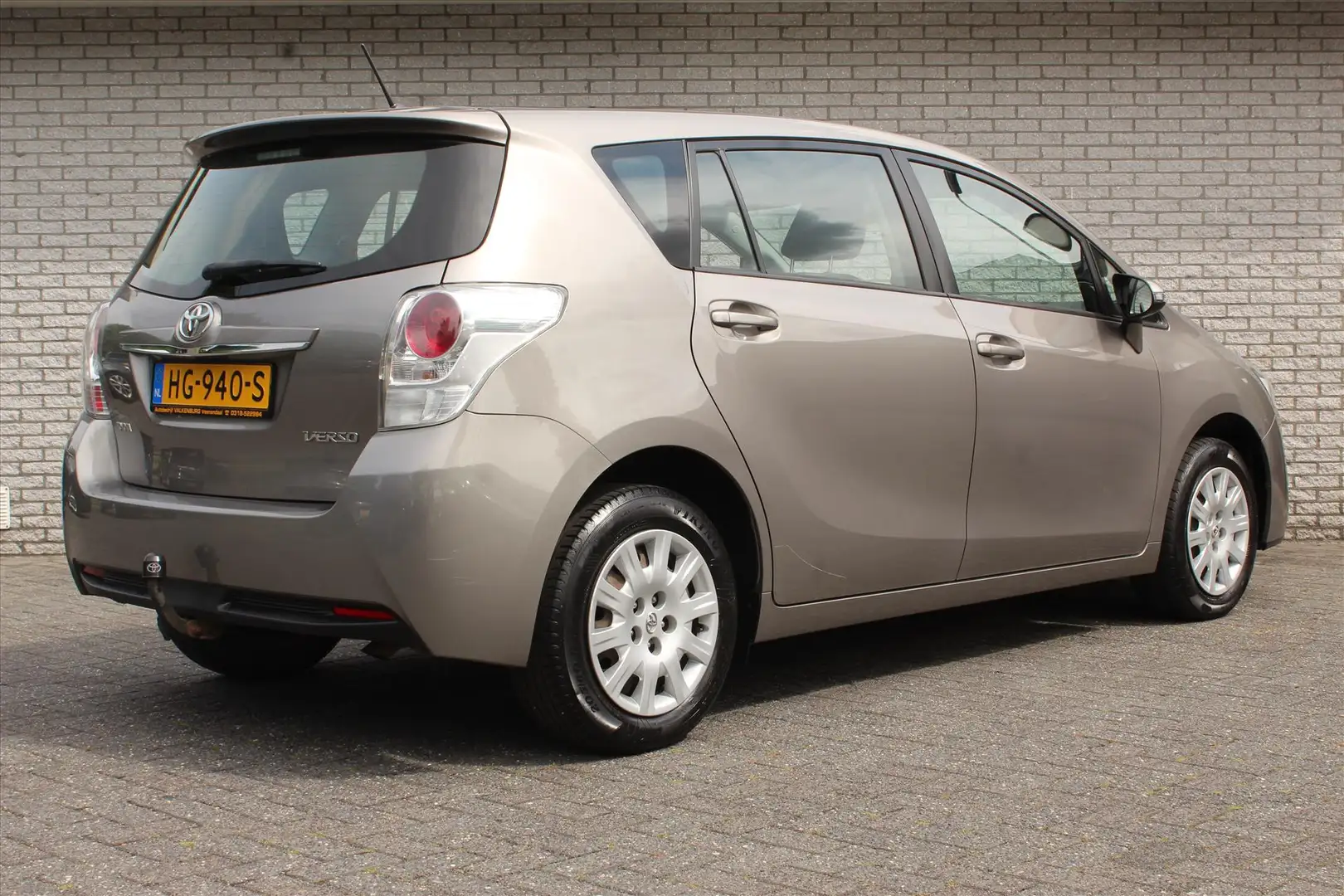 Toyota Verso 1.6 VVT-i 132pk (5P) Comfort Bruin - 2