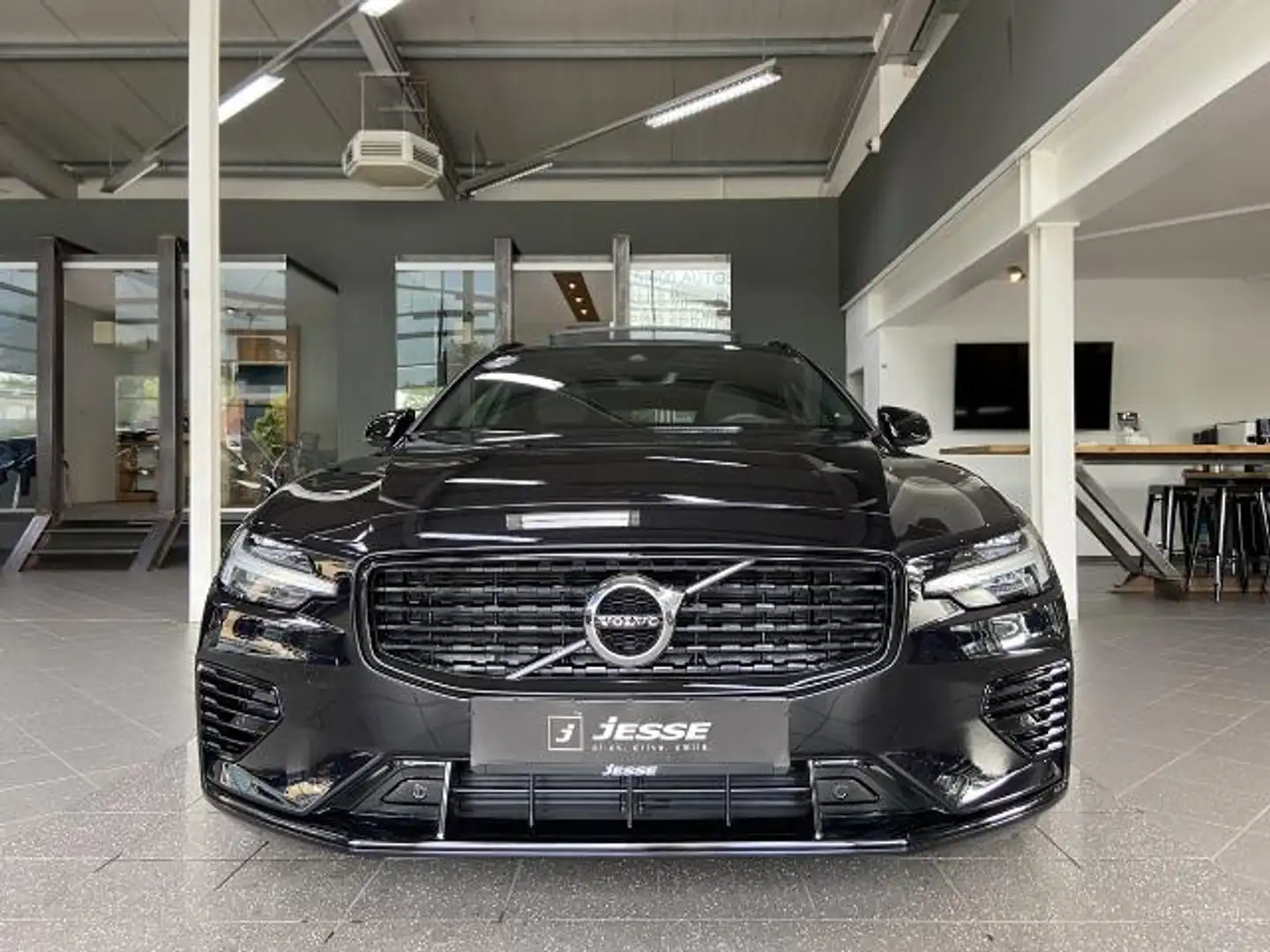 Volvo V60 T6 AWD Plus Dark LED Navi Pano AHK R.Cam Чёрный - 2