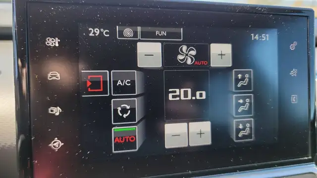 Citroen C4 Cactus view 13