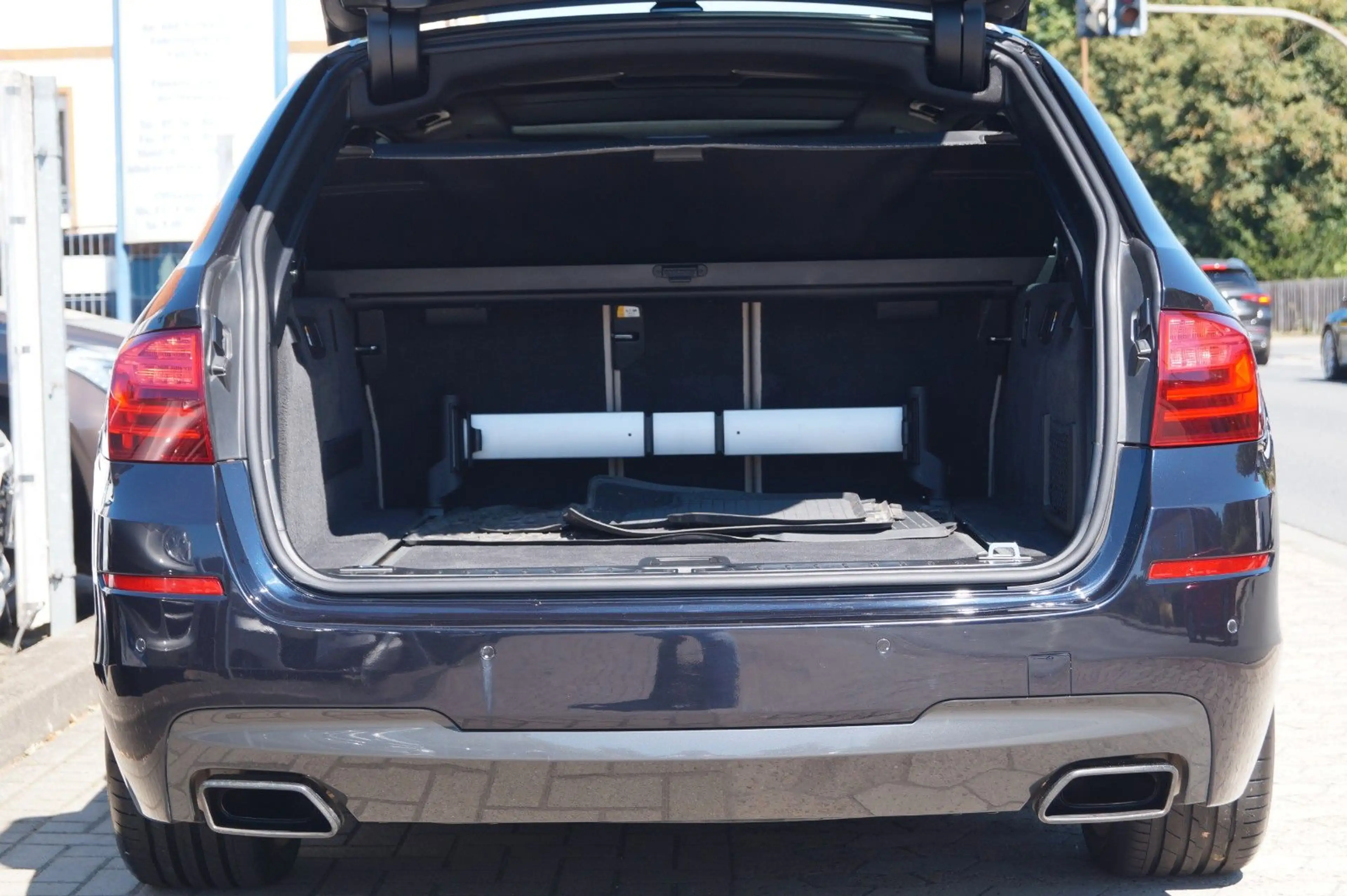 BMW 550 d Touring xDrive Sport-Automatik aus 2.Hand! — photo 27