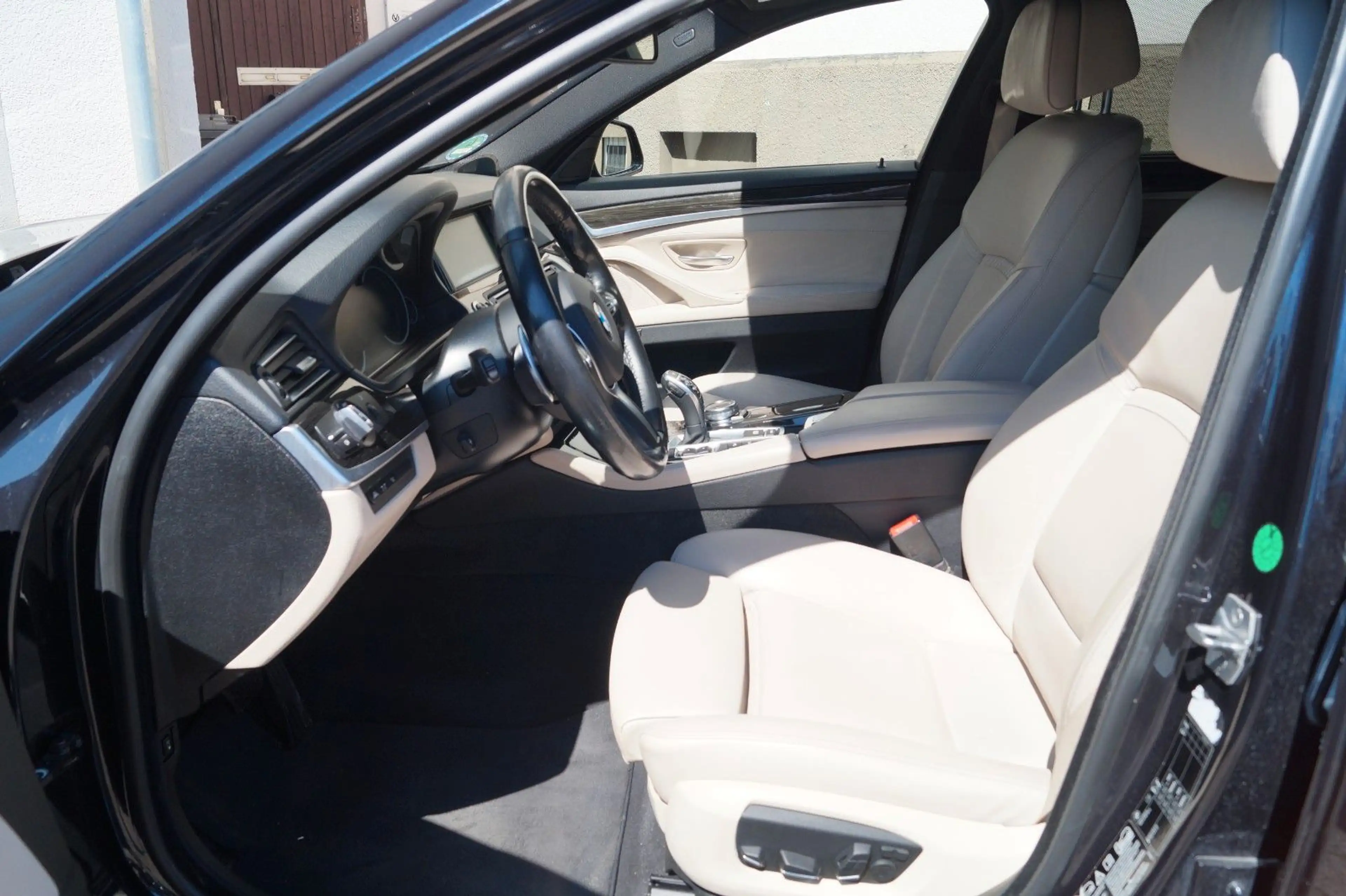 BMW 550 d Touring xDrive Sport-Automatik aus 2.Hand! — photo 10