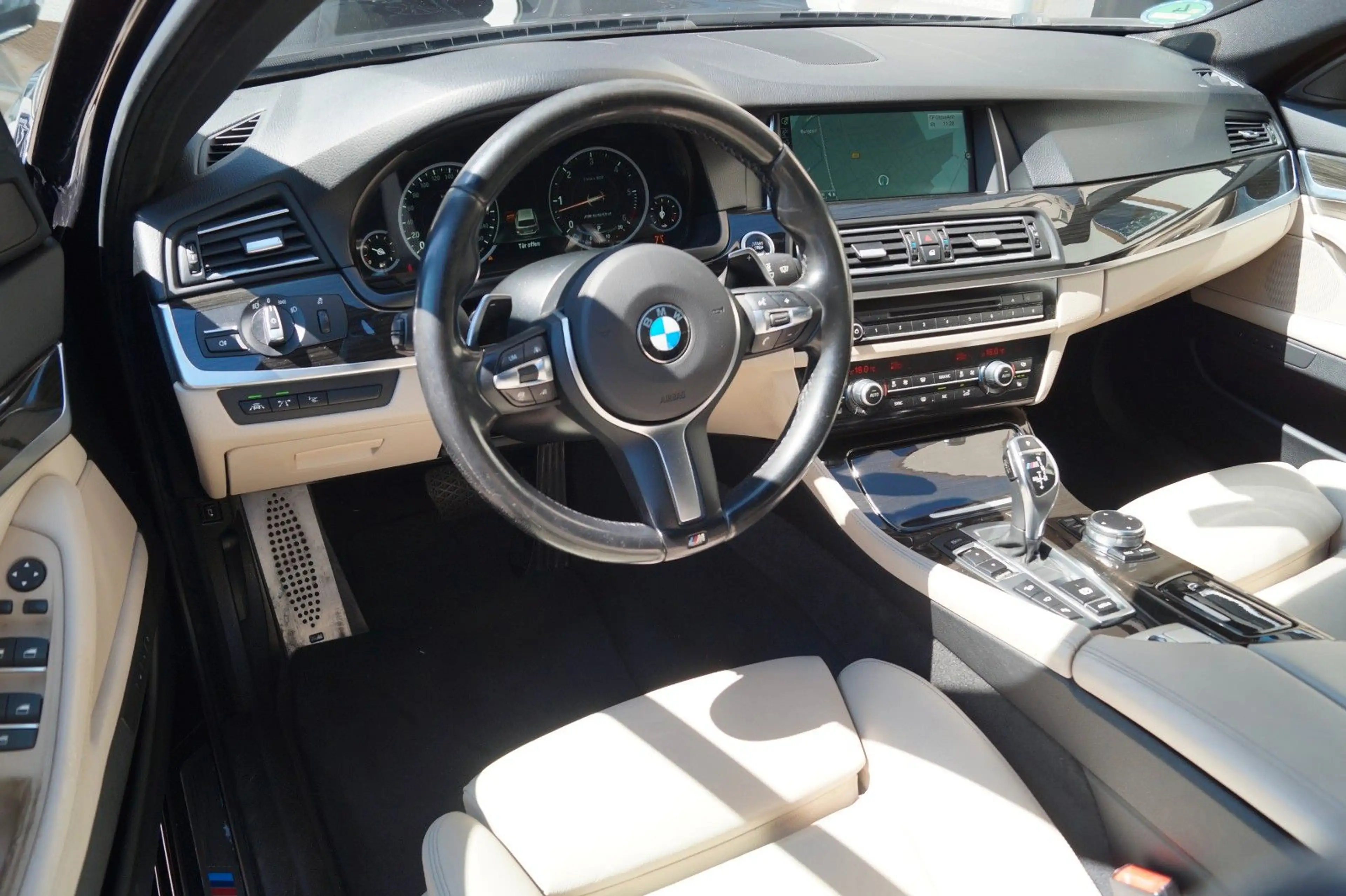 BMW 550 d Touring xDrive Sport-Automatik aus 2.Hand! — photo 9