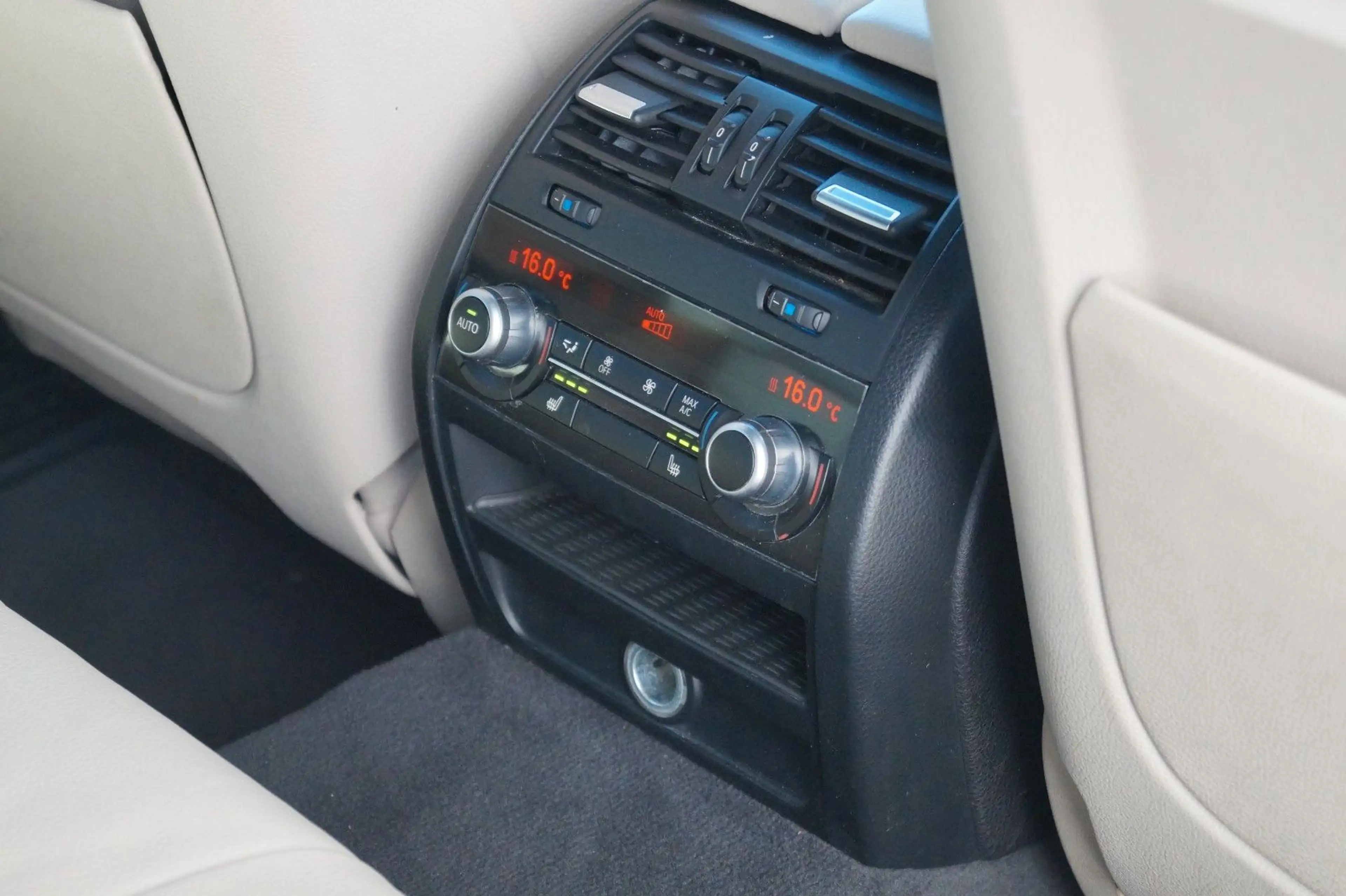 BMW 550 d Touring xDrive Sport-Automatik aus 2.Hand! — photo 25