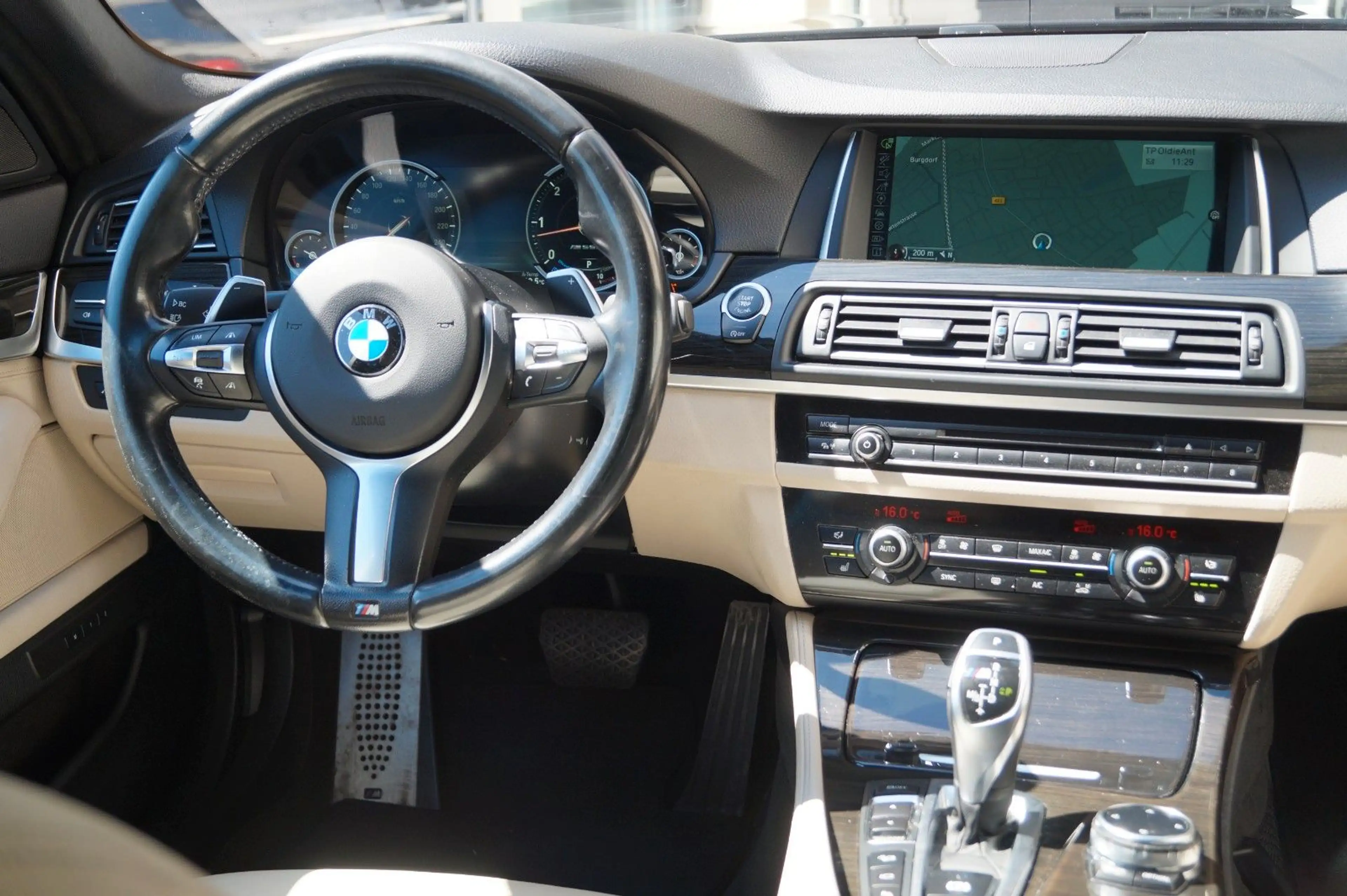 BMW 550 d Touring xDrive Sport-Automatik aus 2.Hand! — photo 12