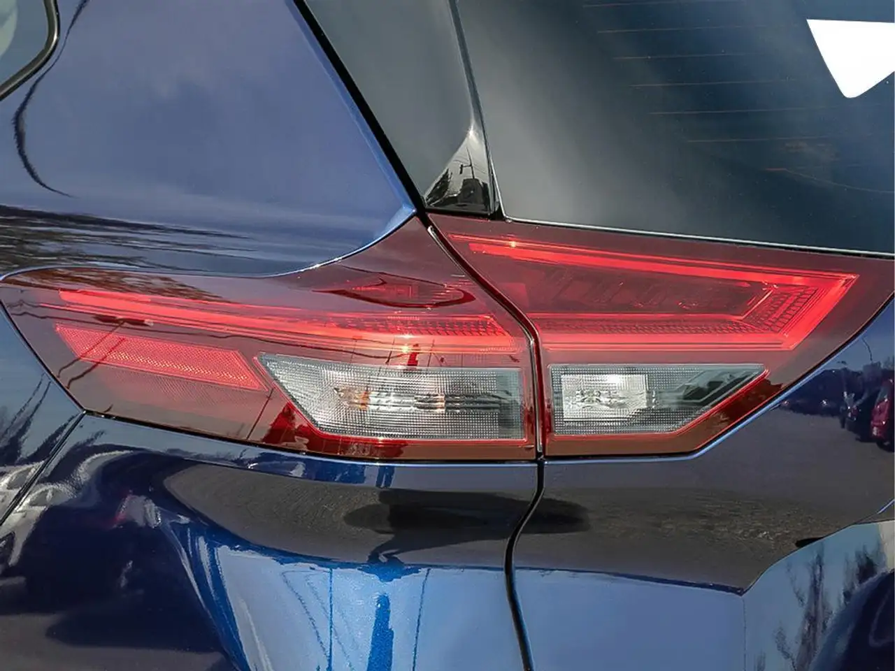 Nissan Rogue снимка Nissan Rogue