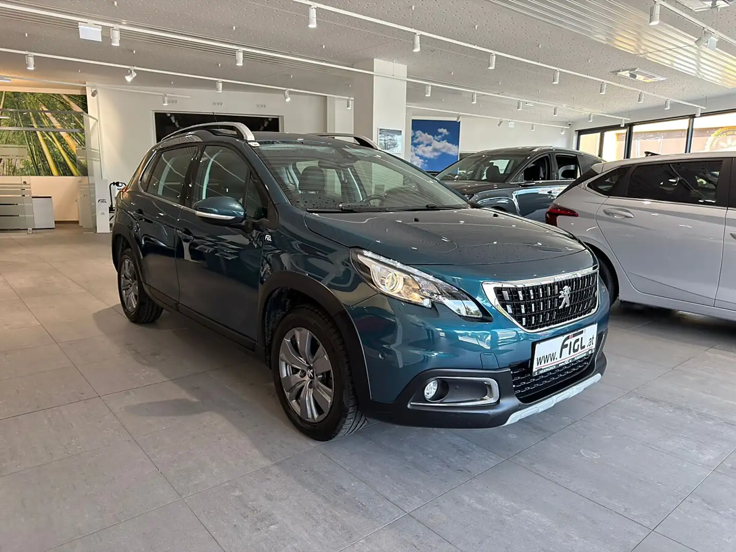 Peugeot 2008 1,2 PureTech 110 S&S Aut. Allure Grün - 2