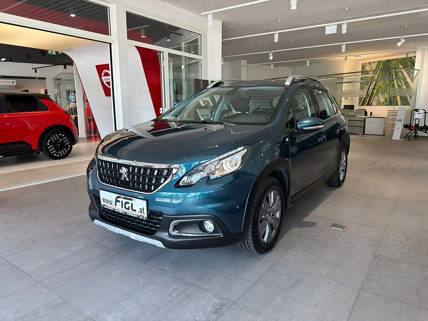 Peugeot 2008 1,2 PureTech 110 S&S Aut. Allure Grün - 1