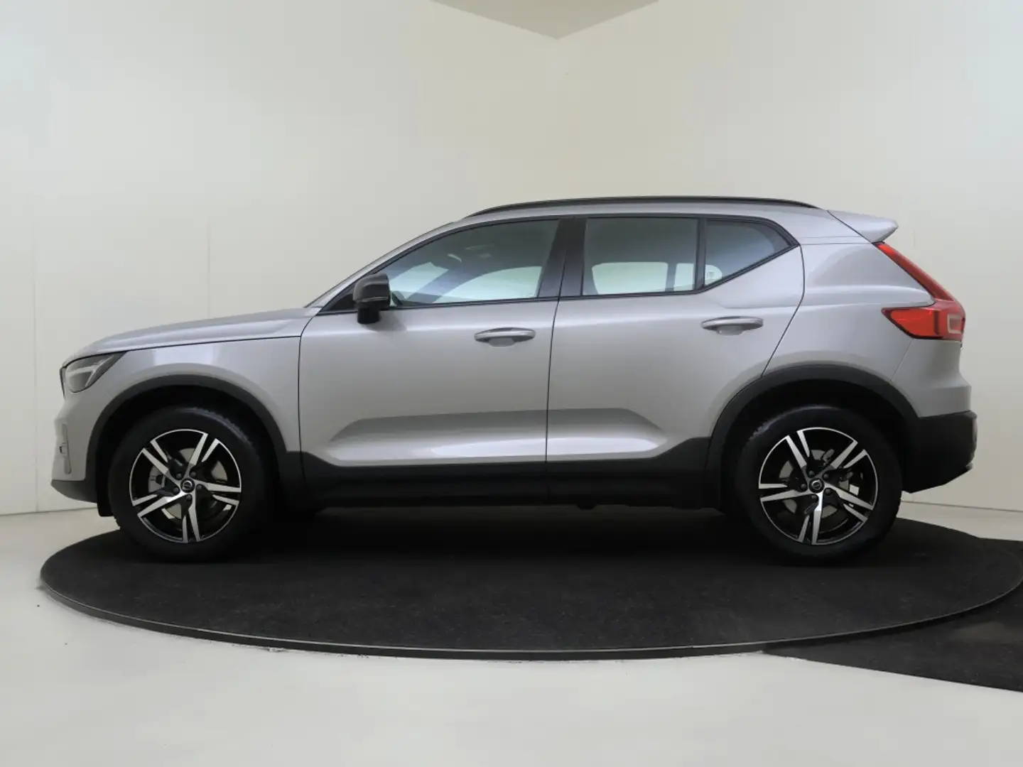 Volvo XC40 B4 Plus Dark | Trekhaak | Dodehoekdetectie | Achte Grijs - 2
