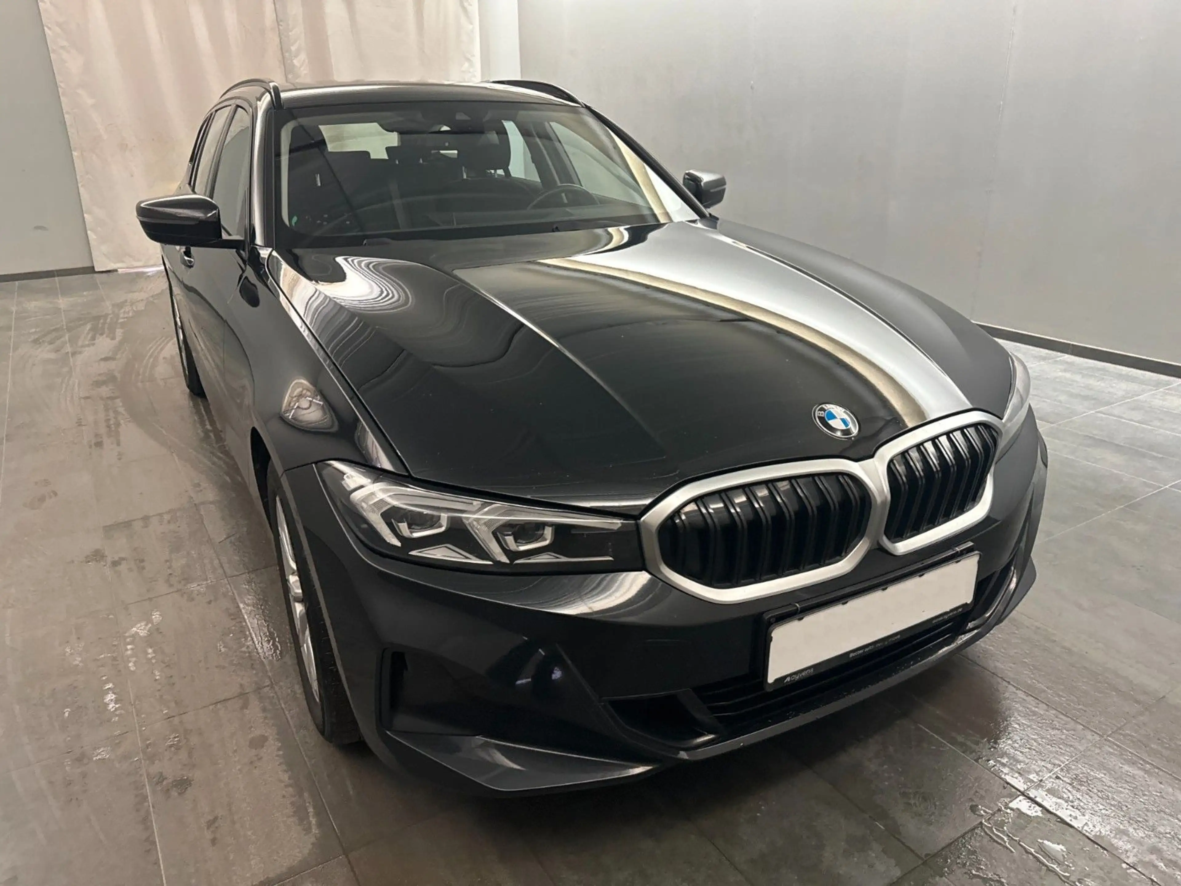 BMW 318 i Touring *LCI*PDC*NAVI*SHZ* — photo 4