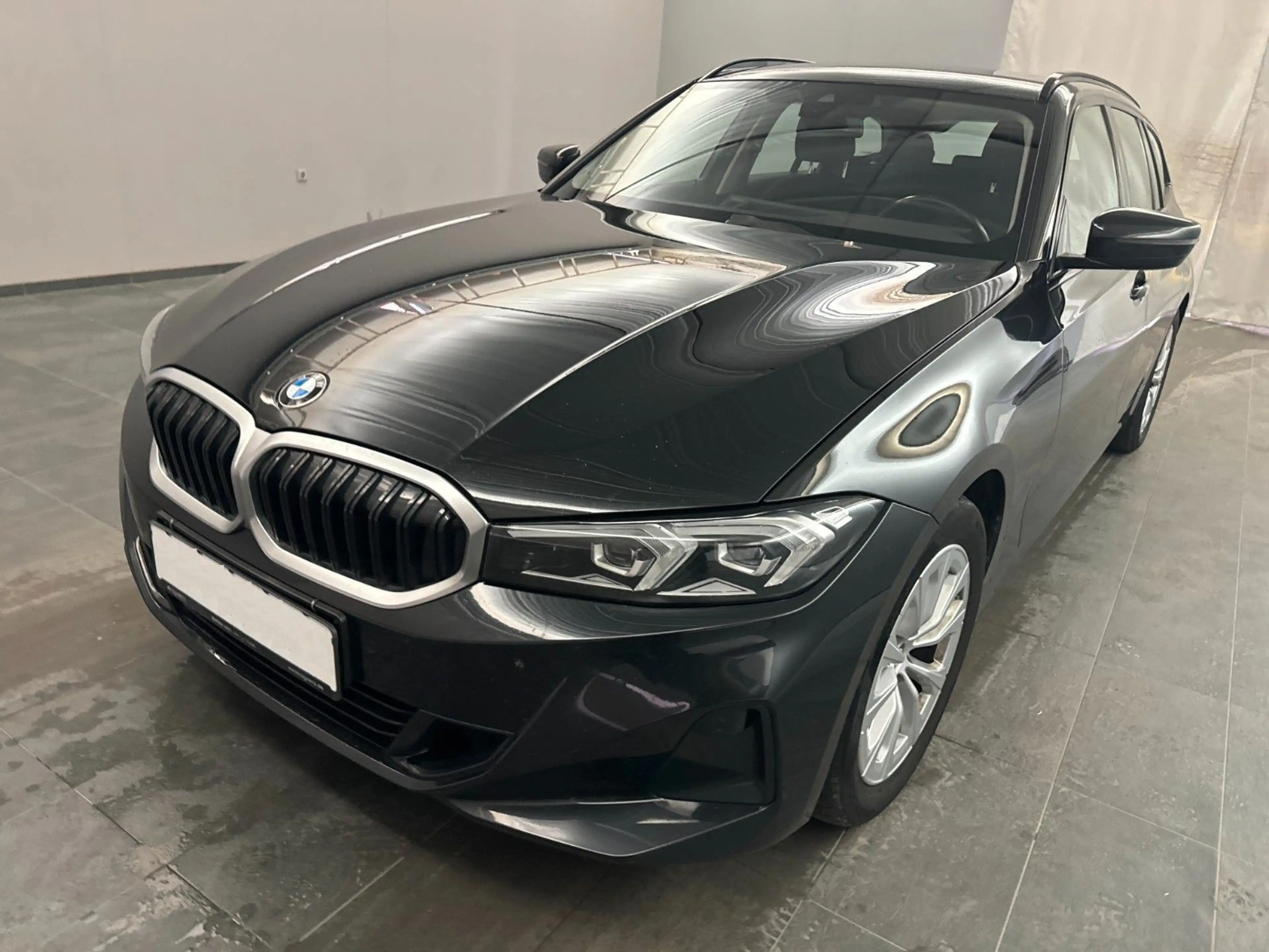 BMW 318 i Touring *LCI*PDC*NAVI*SHZ*