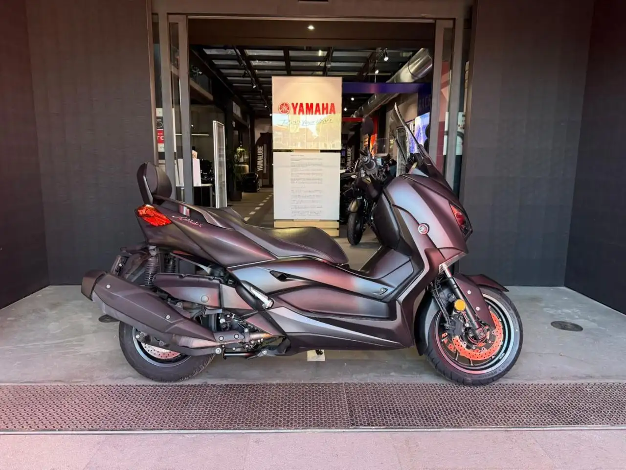 Yamaha X-Max 400